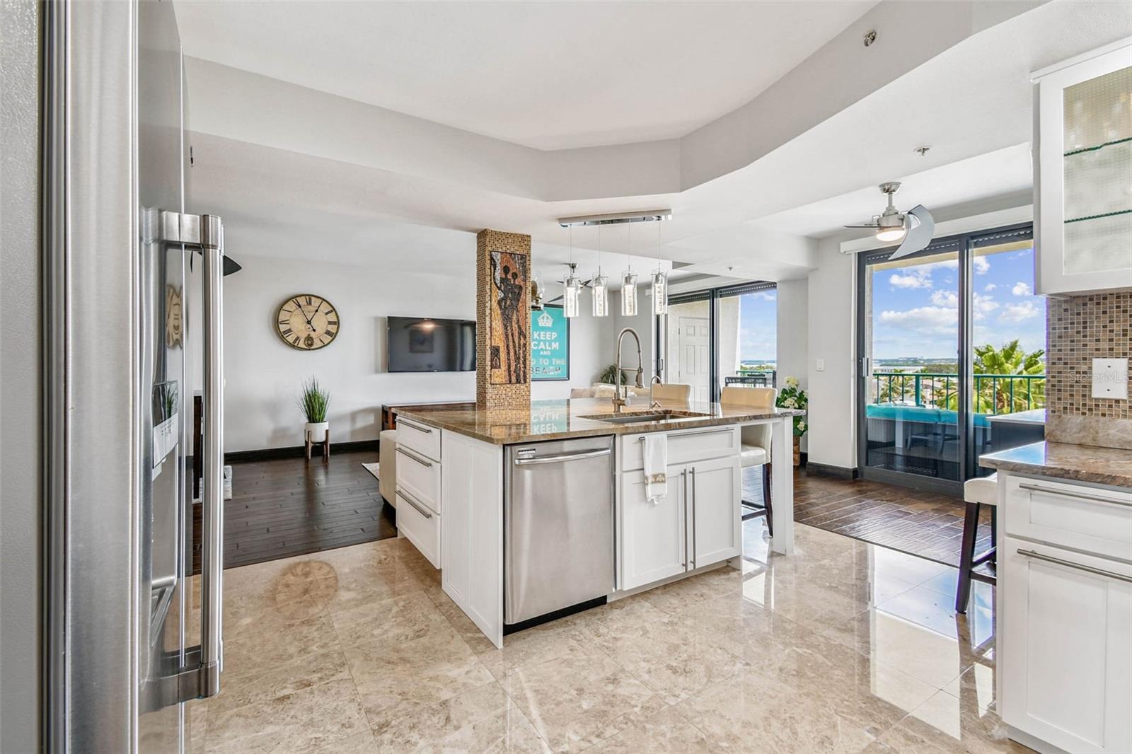 Image 19 of 69 For 670 Island Way 602