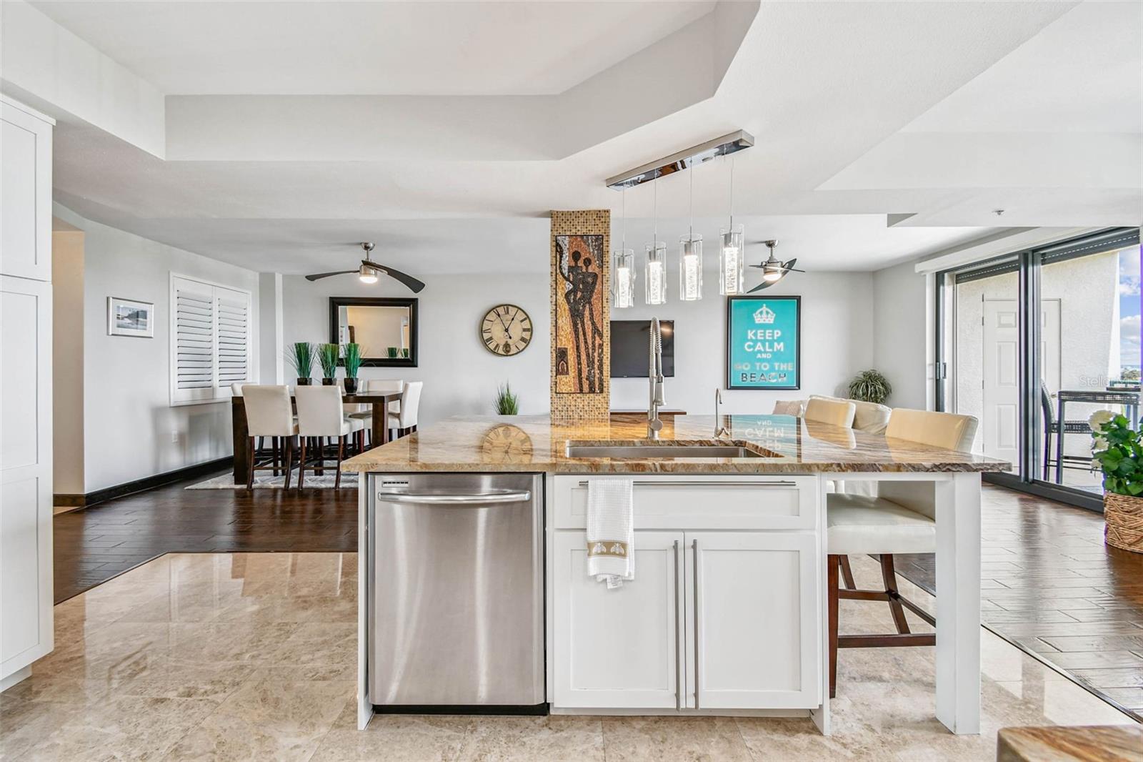 Image 20 of 69 For 670 Island Way 602