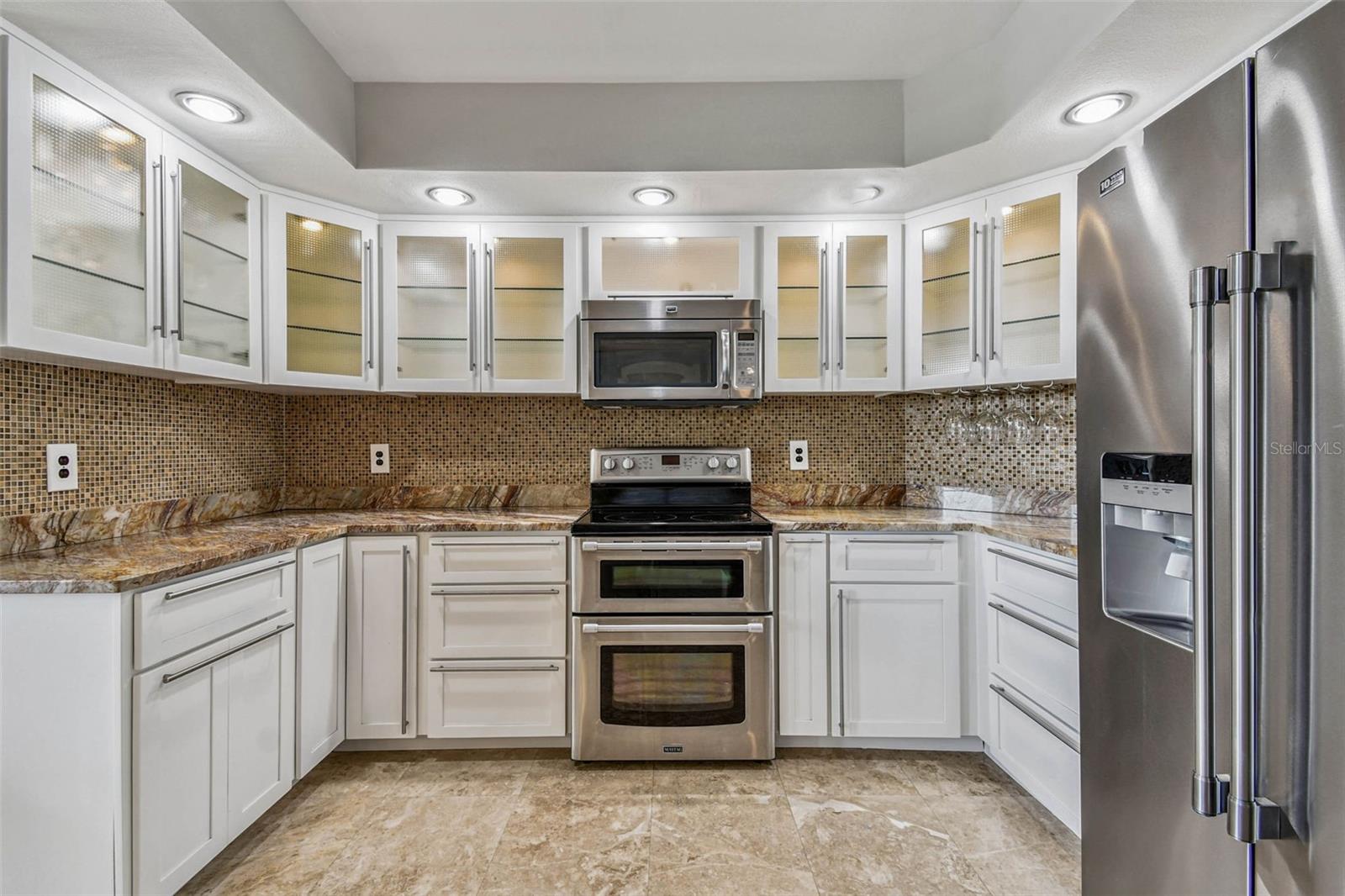 Image 21 of 69 For 670 Island Way 602