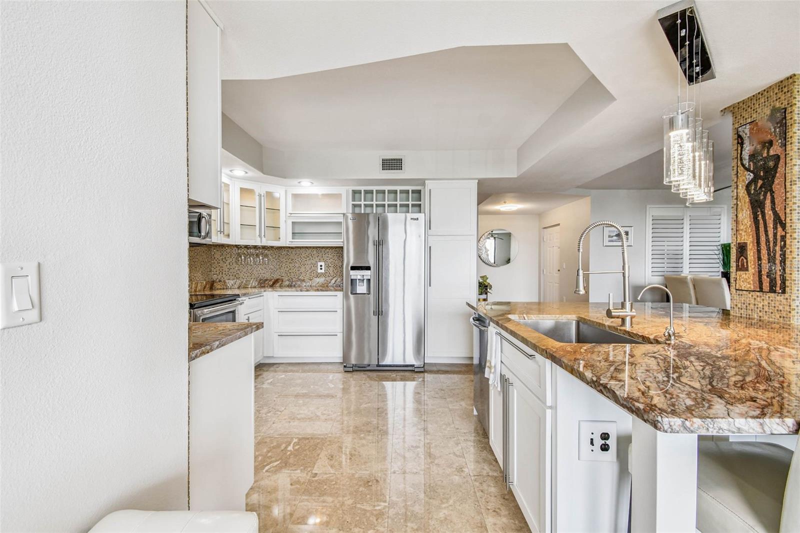 Image 23 of 69 For 670 Island Way 602