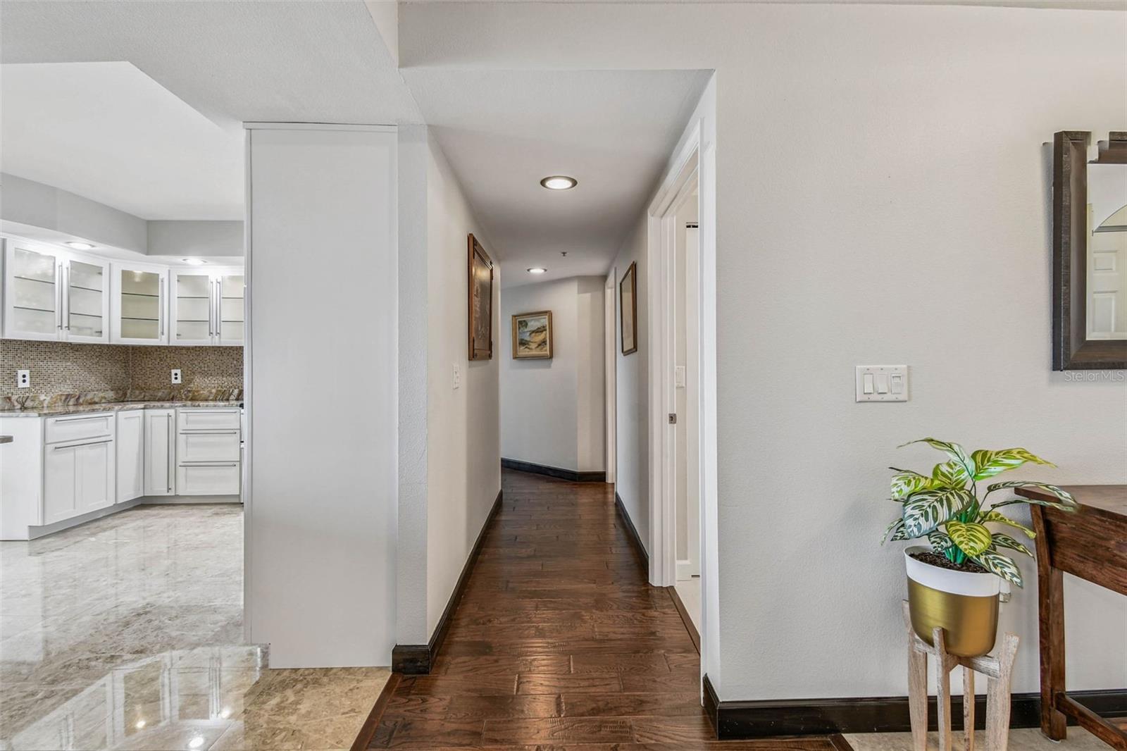 Image 31 of 69 For 670 Island Way 602