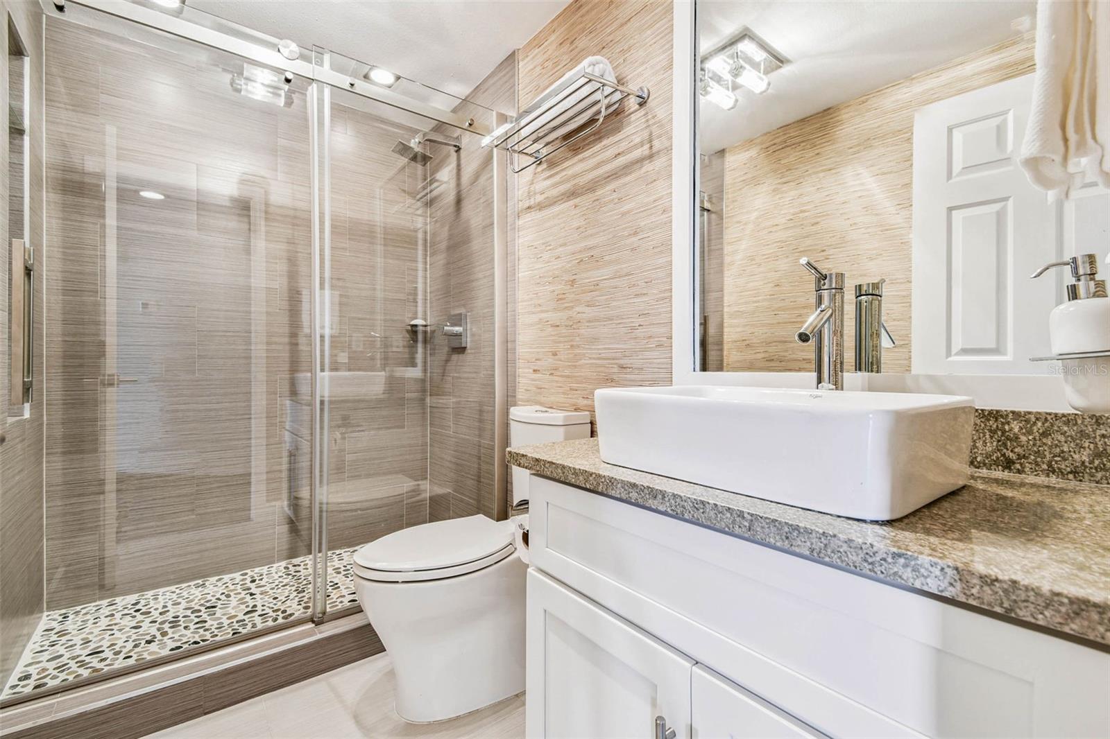 Image 33 of 69 For 670 Island Way 602