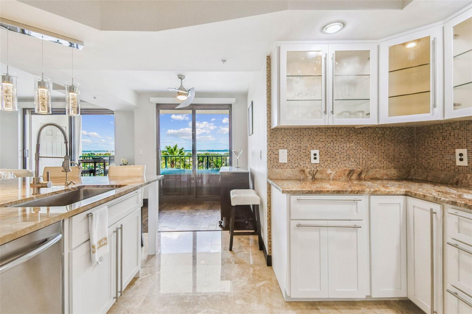 Image 4 of 69 For 670 Island Way 602