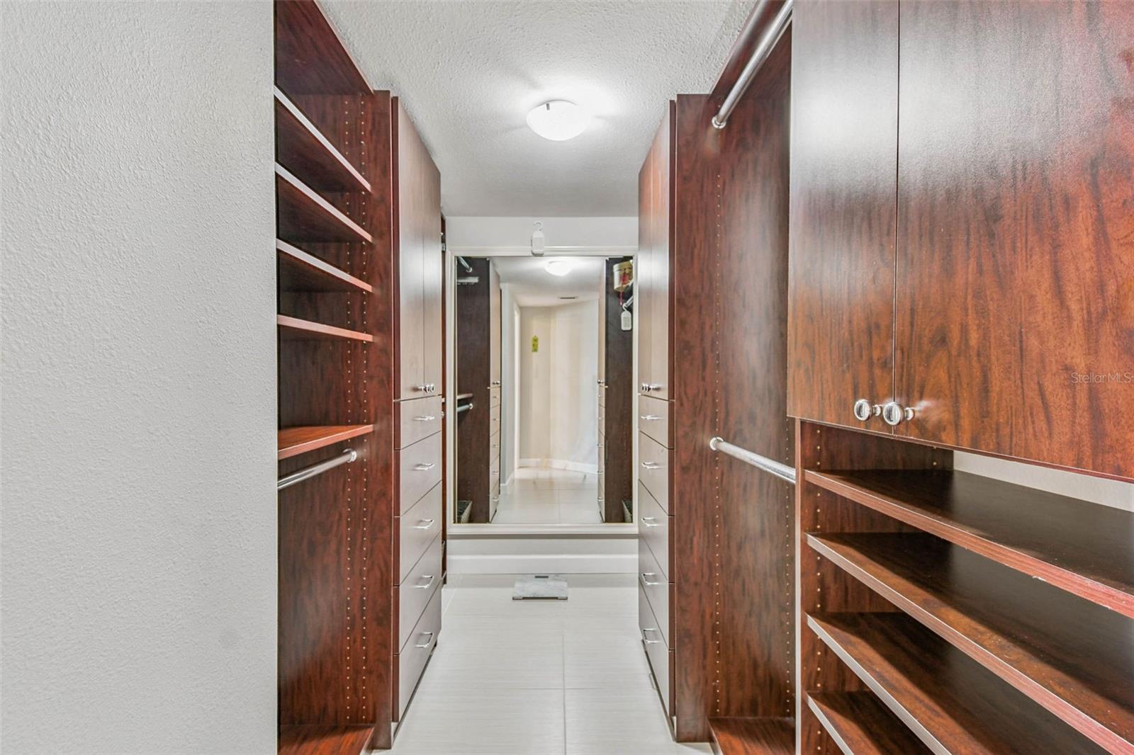 Image 40 of 69 For 670 Island Way 602