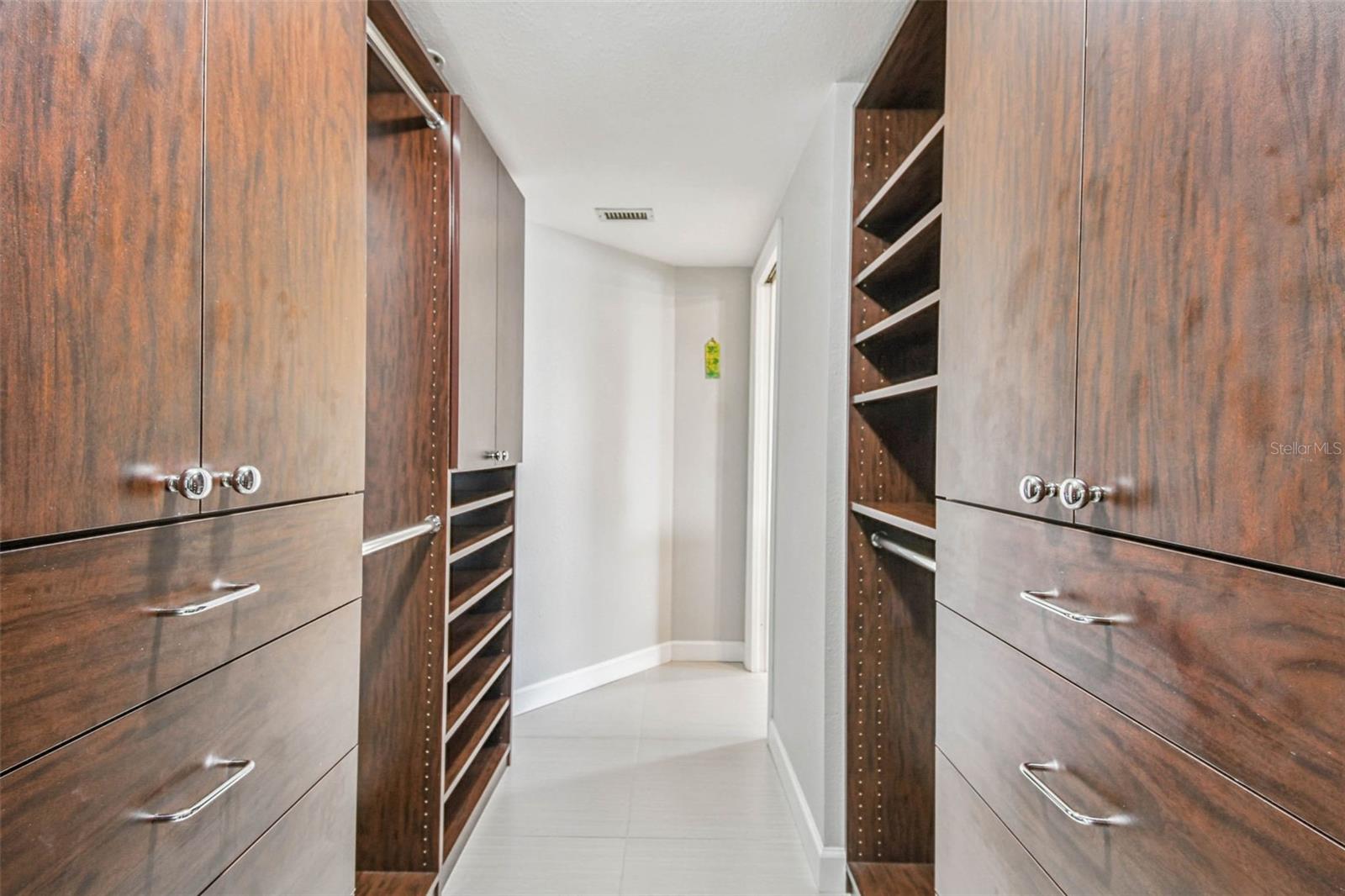 Image 41 of 69 For 670 Island Way 602