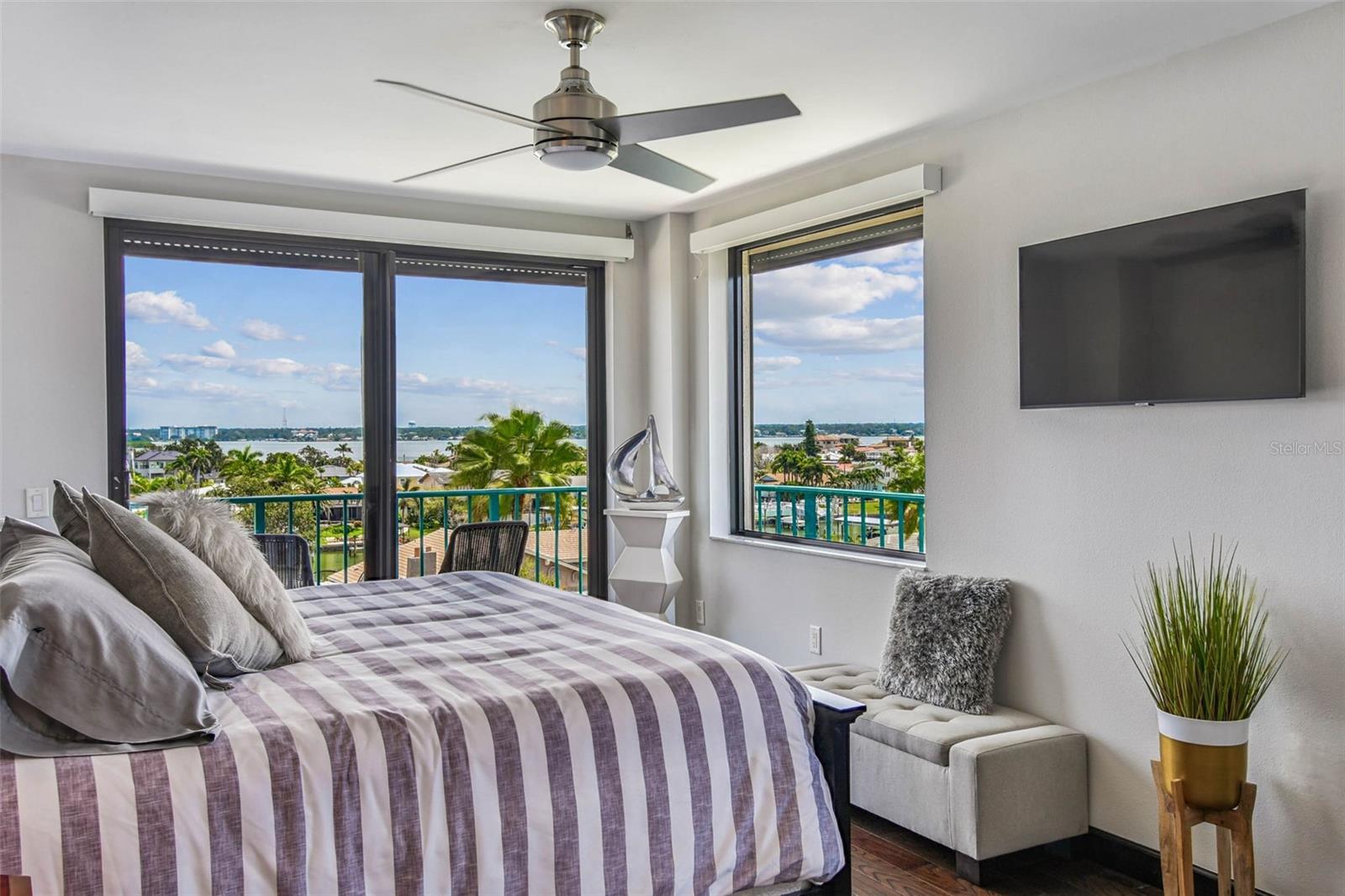 Image 5 of 69 For 670 Island Way 602