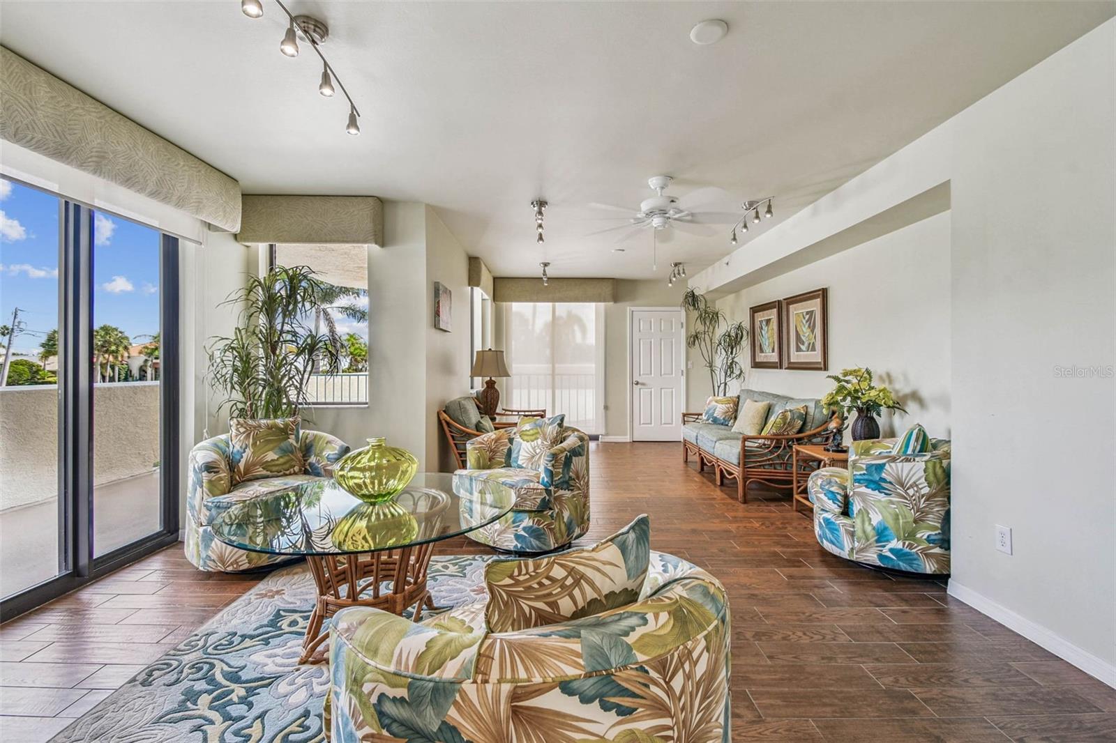 Image 63 of 69 For 670 Island Way 602