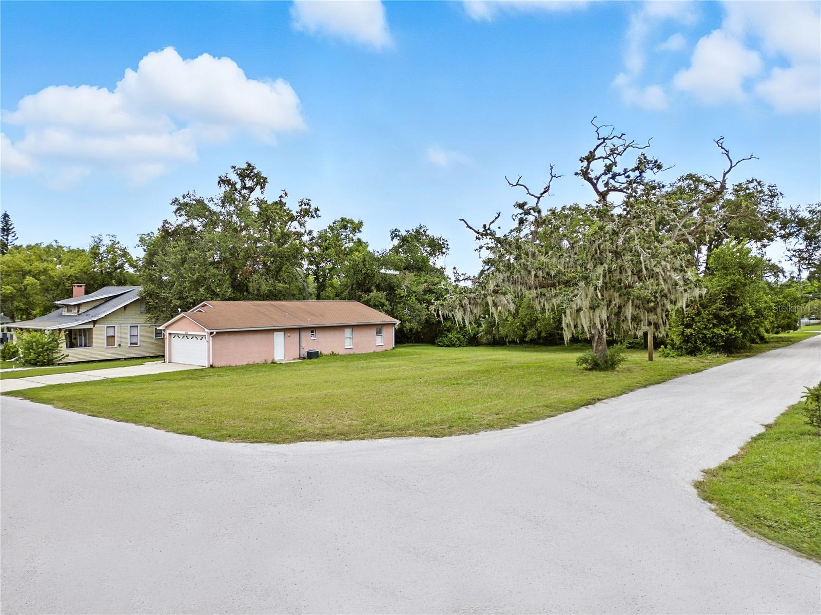 Listing photo id 27 for 301 Kentucky Avenue