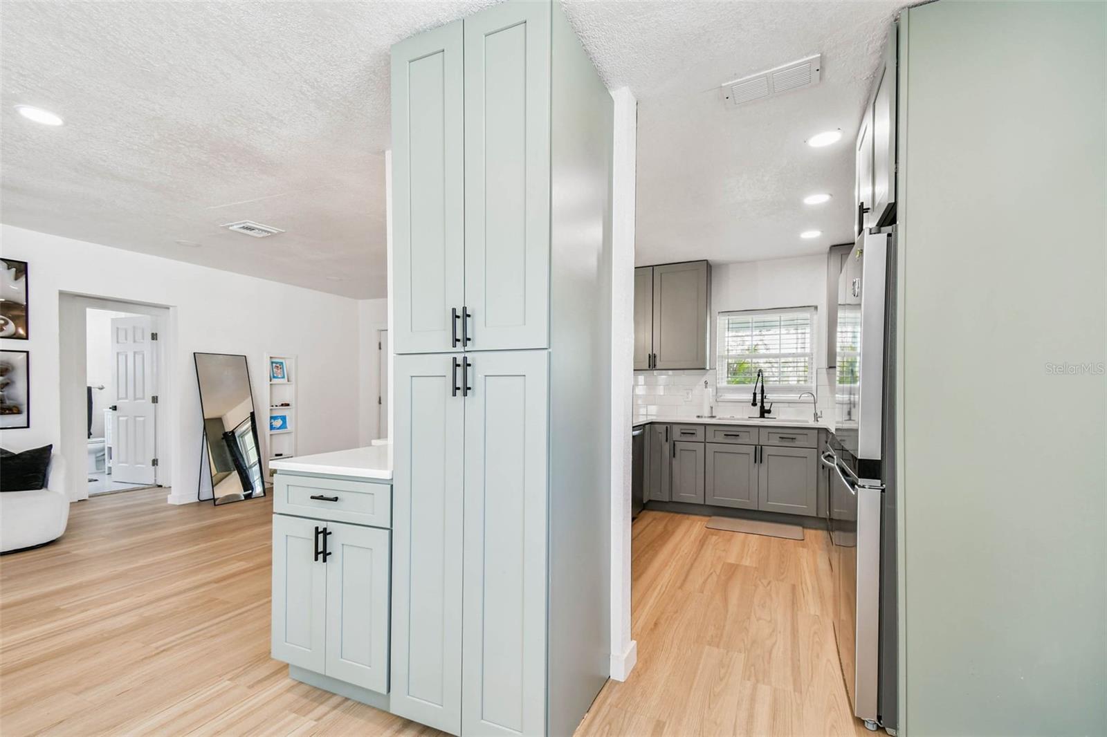 Image 11 of 37 For 4728 9th Avenue N