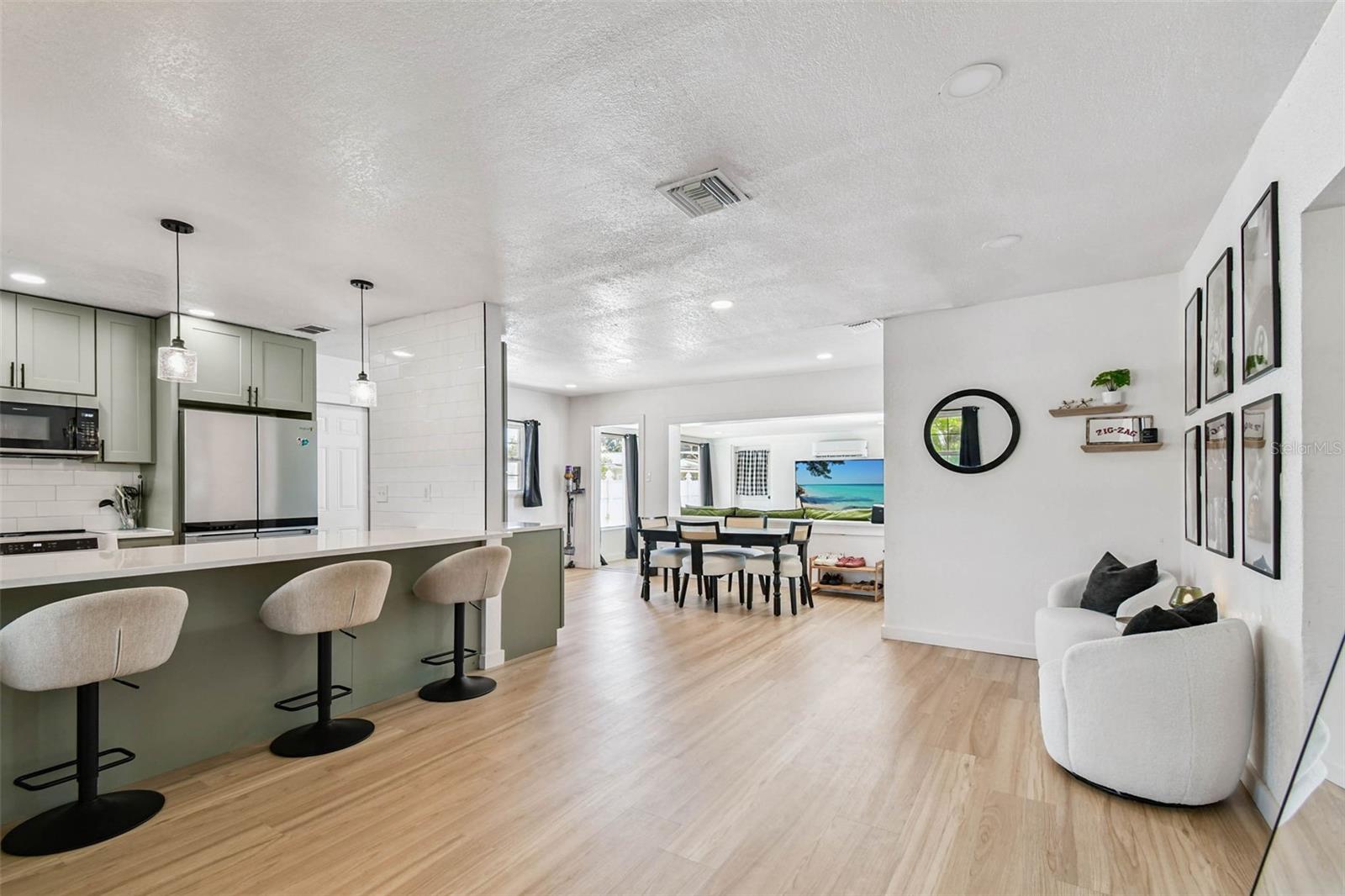 Image 13 of 37 For 4728 9th Avenue N