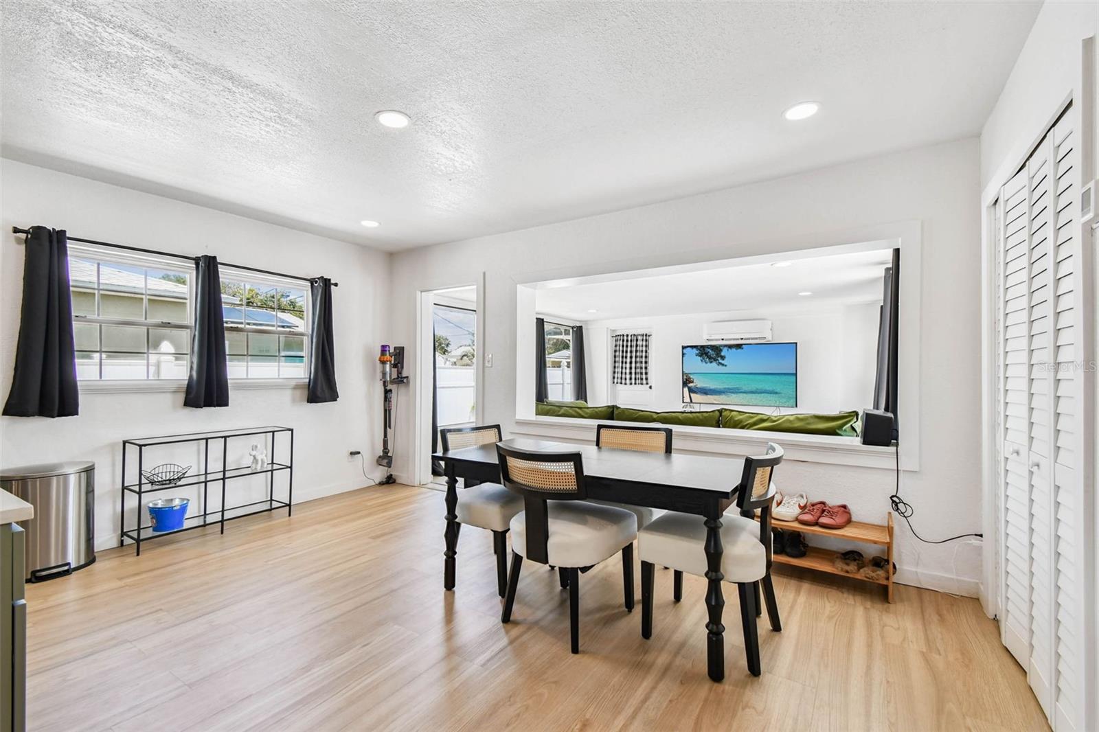 Image 14 of 37 For 4728 9th Avenue N
