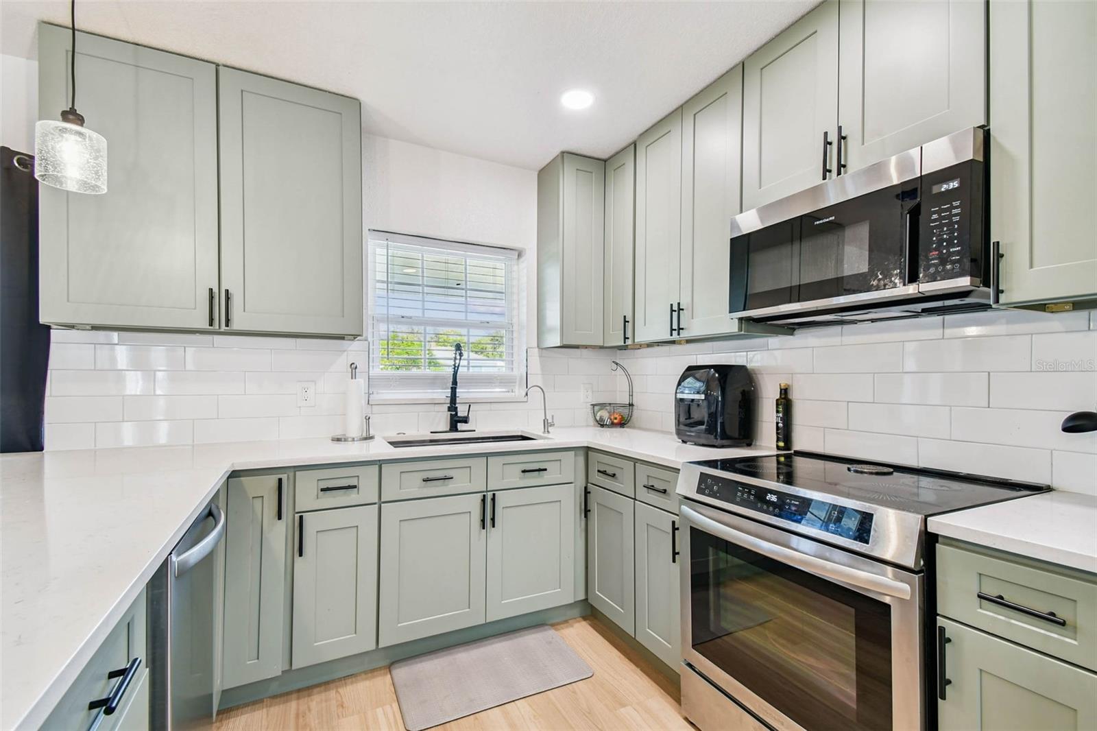Image 18 of 37 For 4728 9th Avenue N