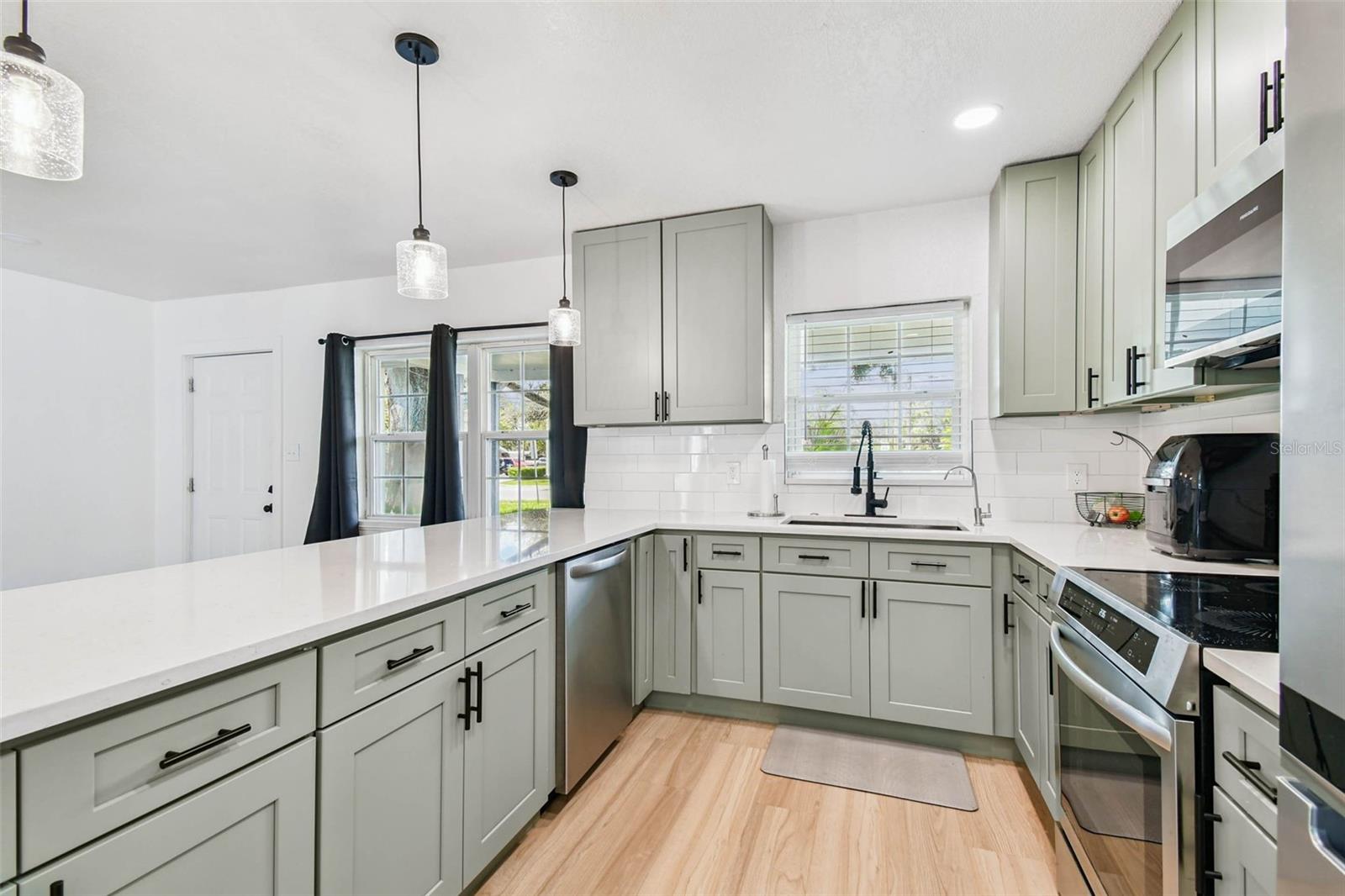 Image 19 of 37 For 4728 9th Avenue N