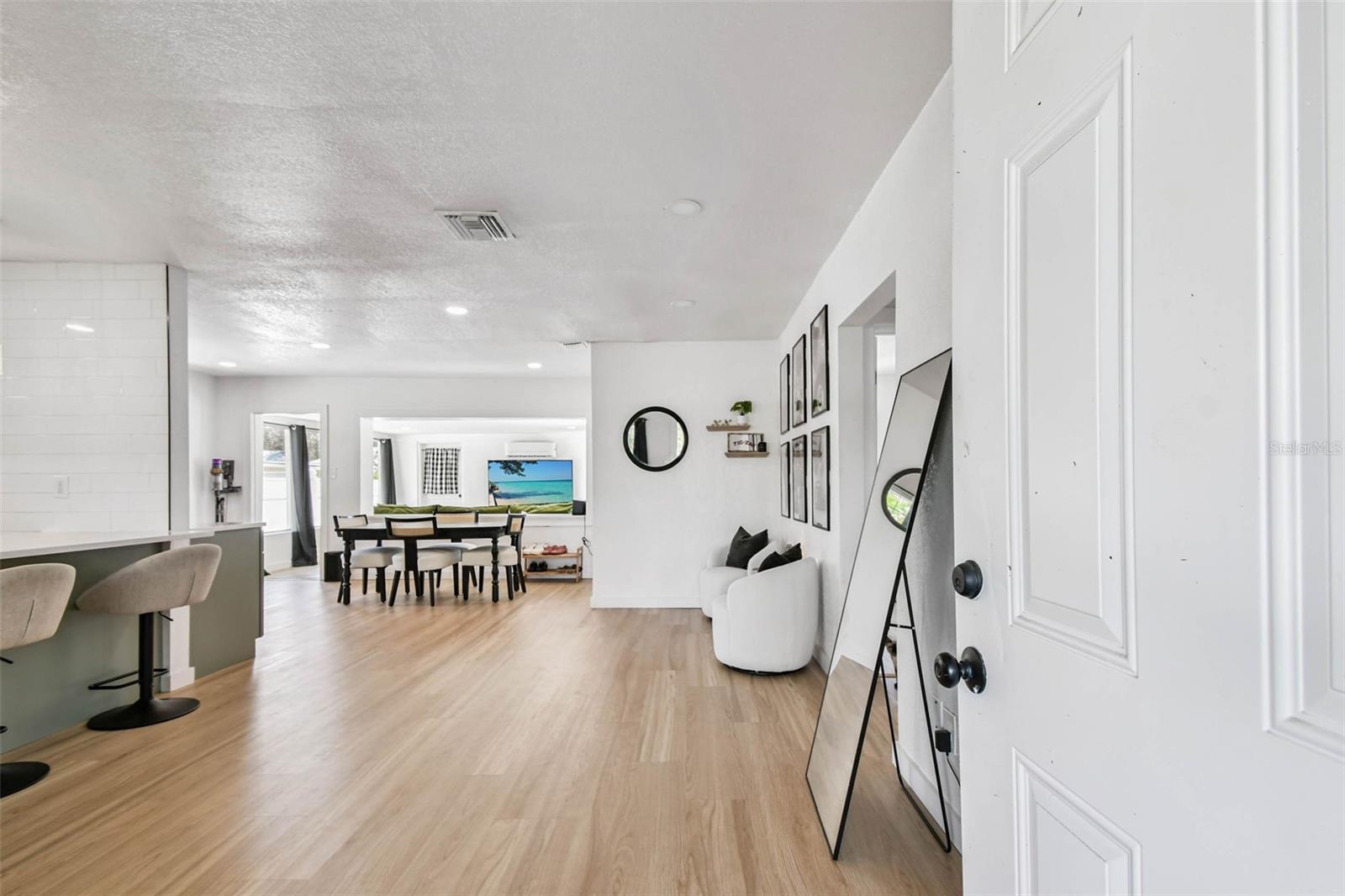 Image 8 of 37 For 4728 9th Avenue N