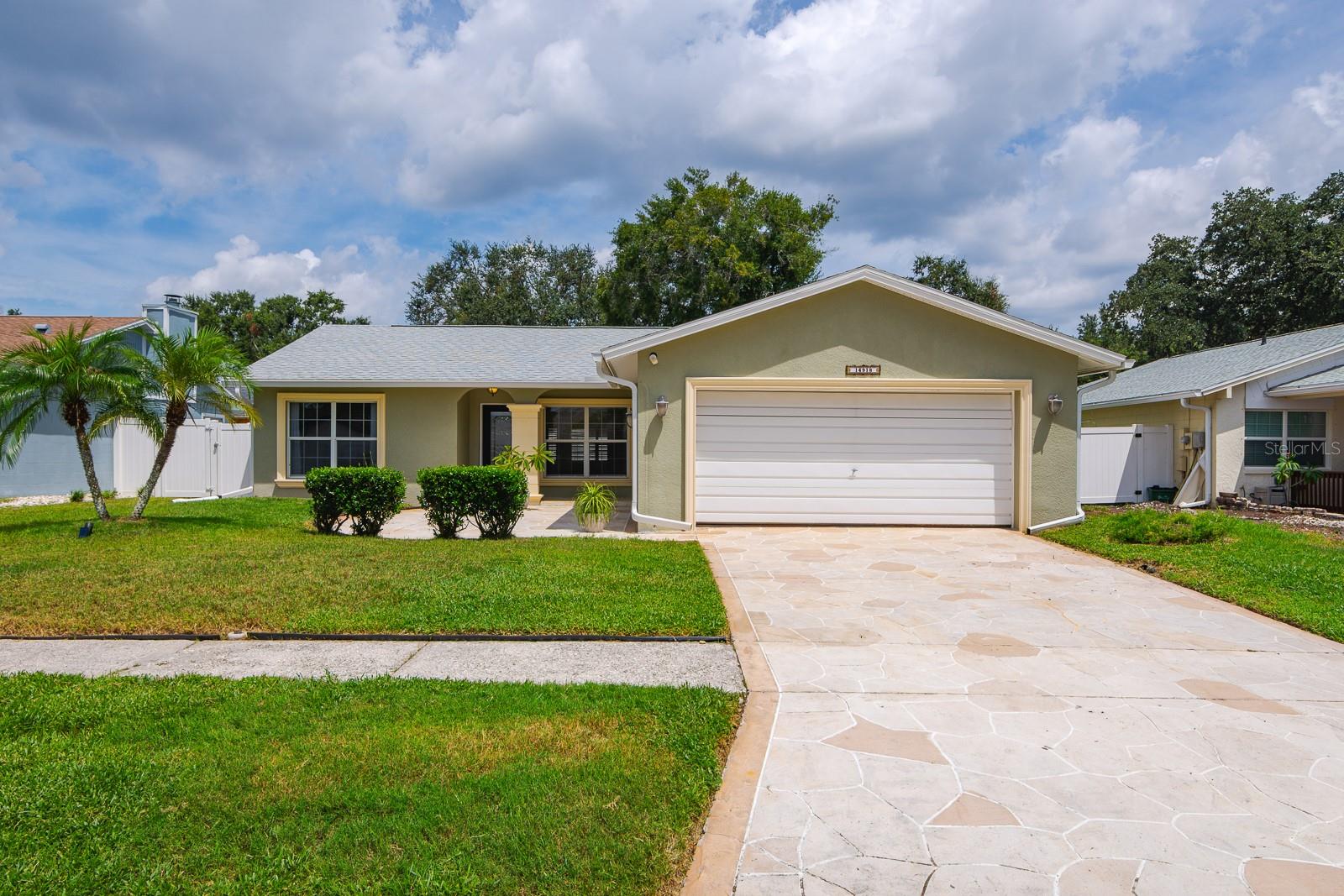 Image 2 of 46 For 14918 Old Pointe Road