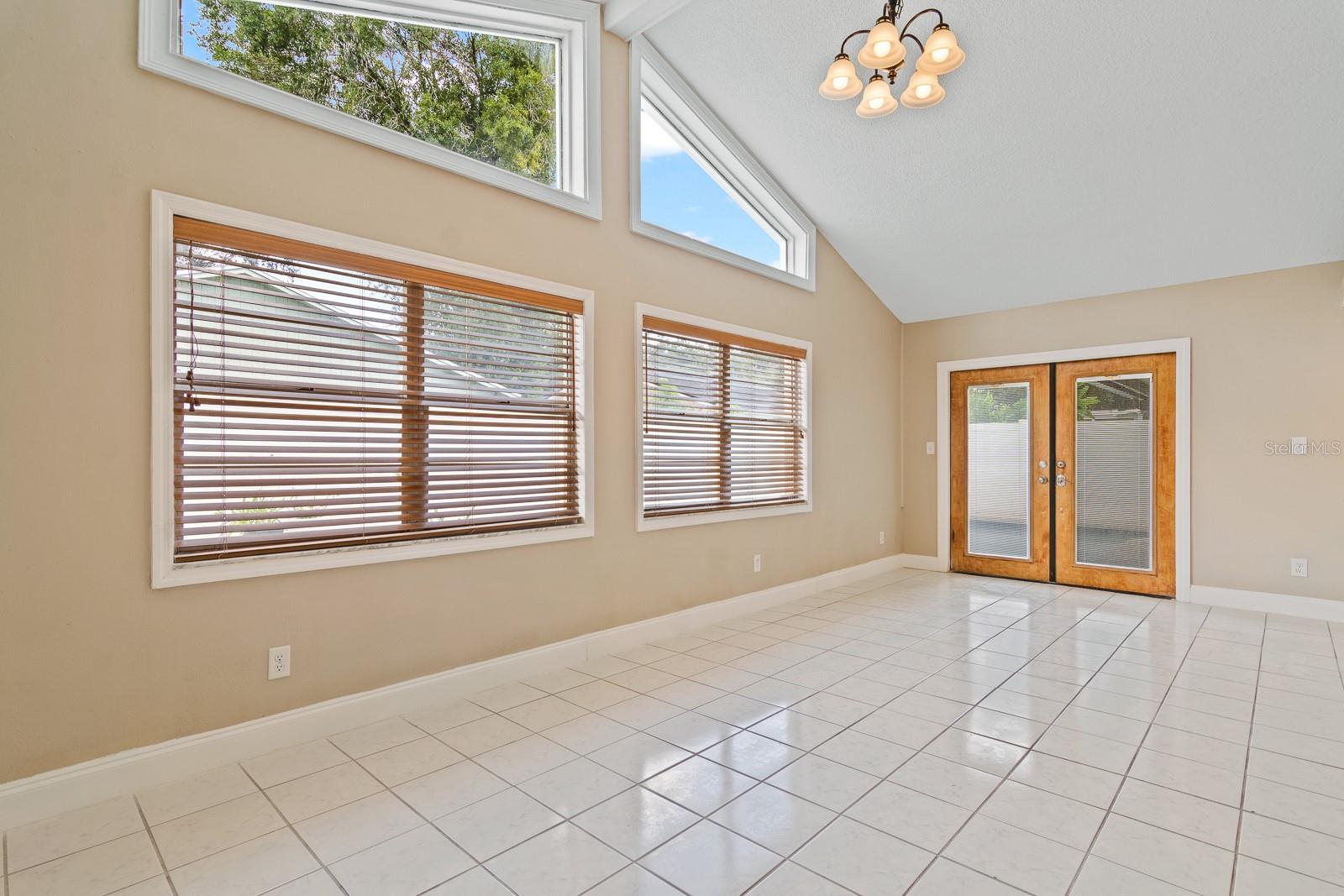 Image 21 of 46 For 14918 Old Pointe Road