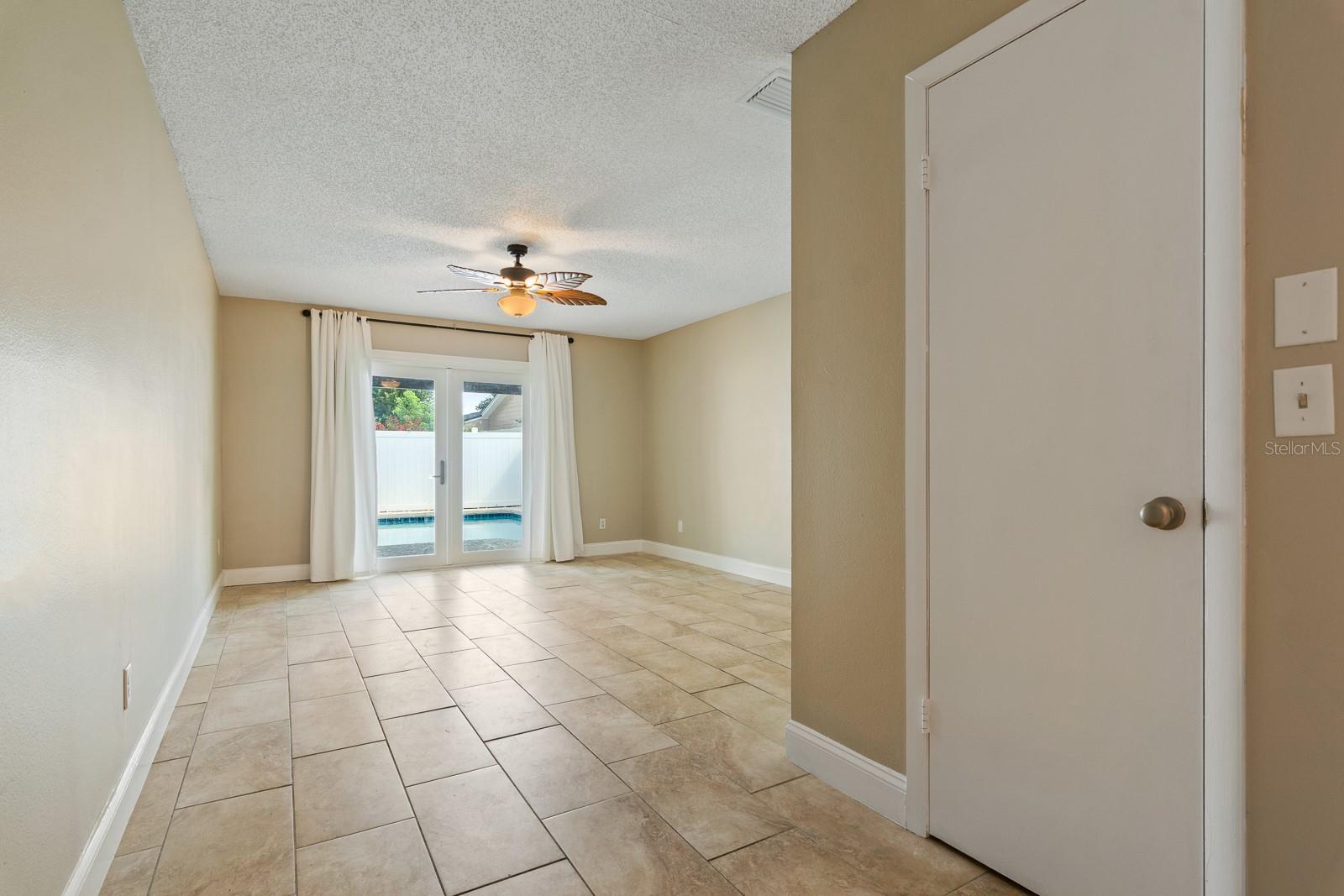 Image 23 of 46 For 14918 Old Pointe Road