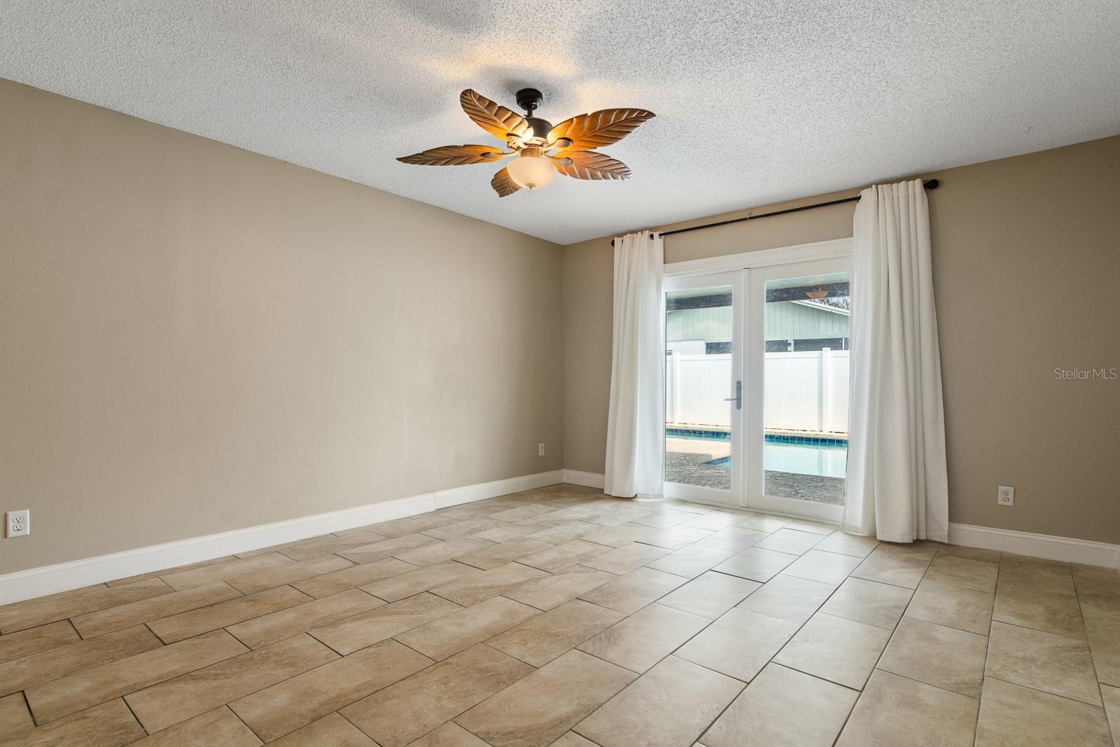 Image 24 of 46 For 14918 Old Pointe Road