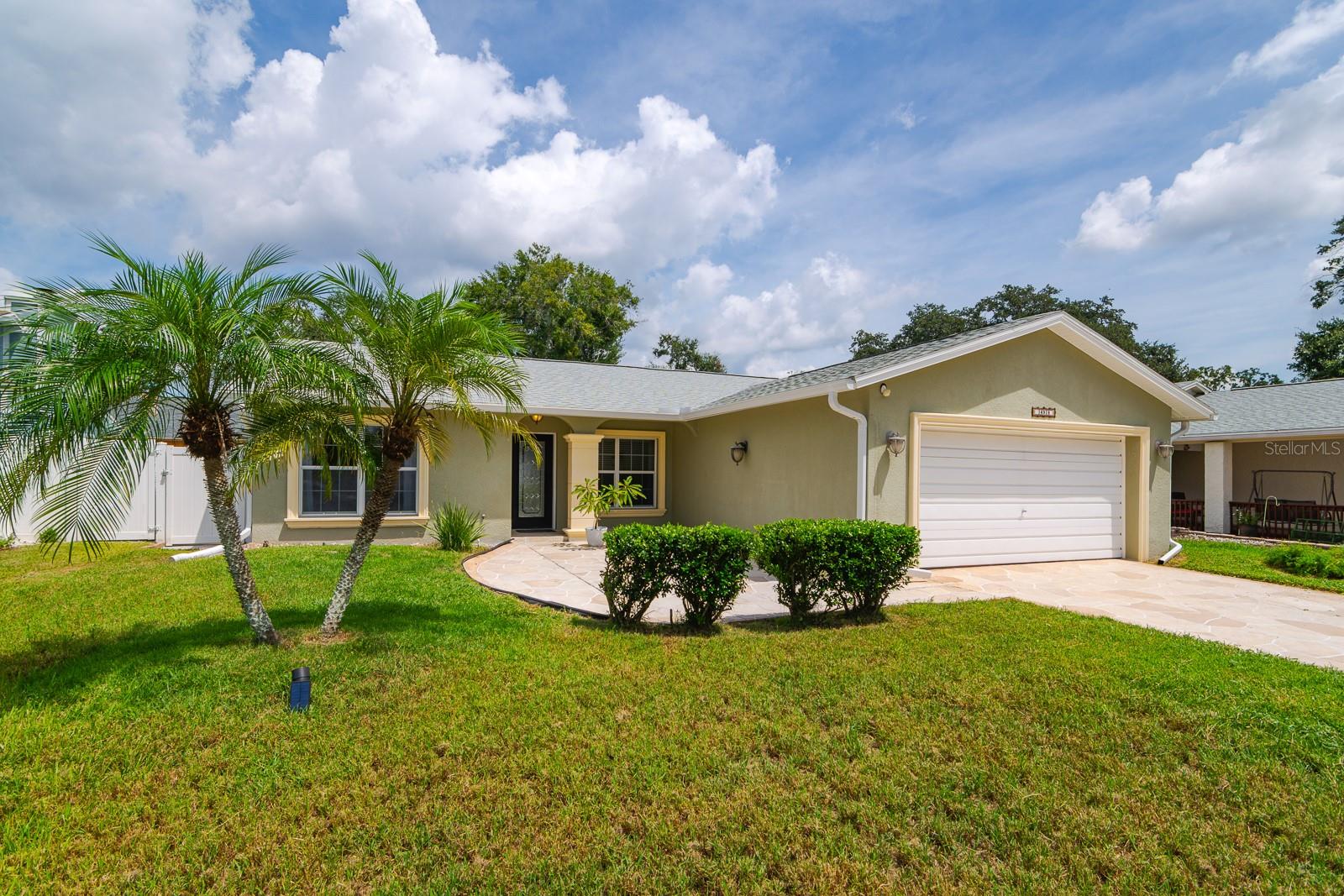 Image 3 of 46 For 14918 Old Pointe Road