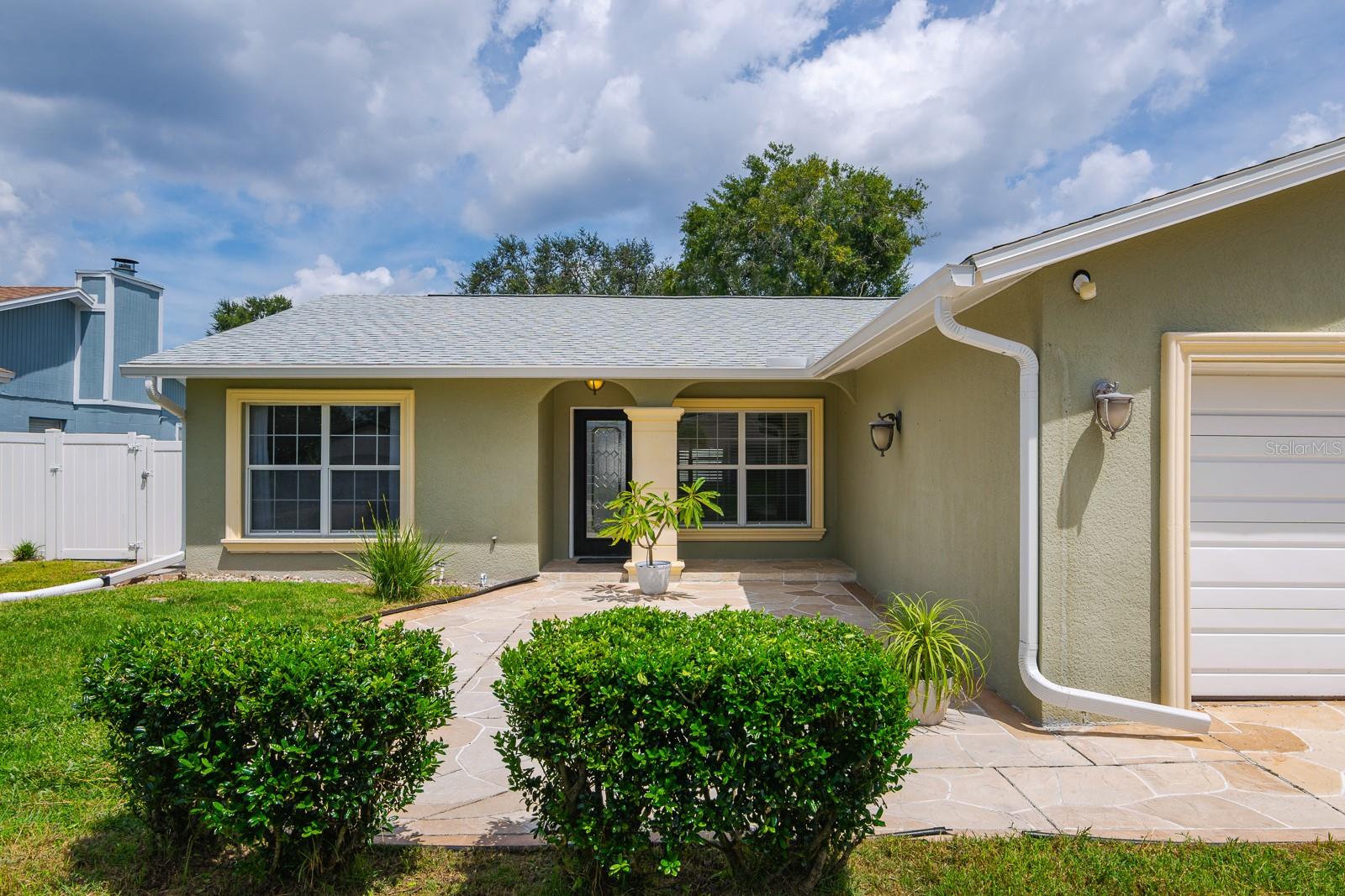 Image 6 of 46 For 14918 Old Pointe Road