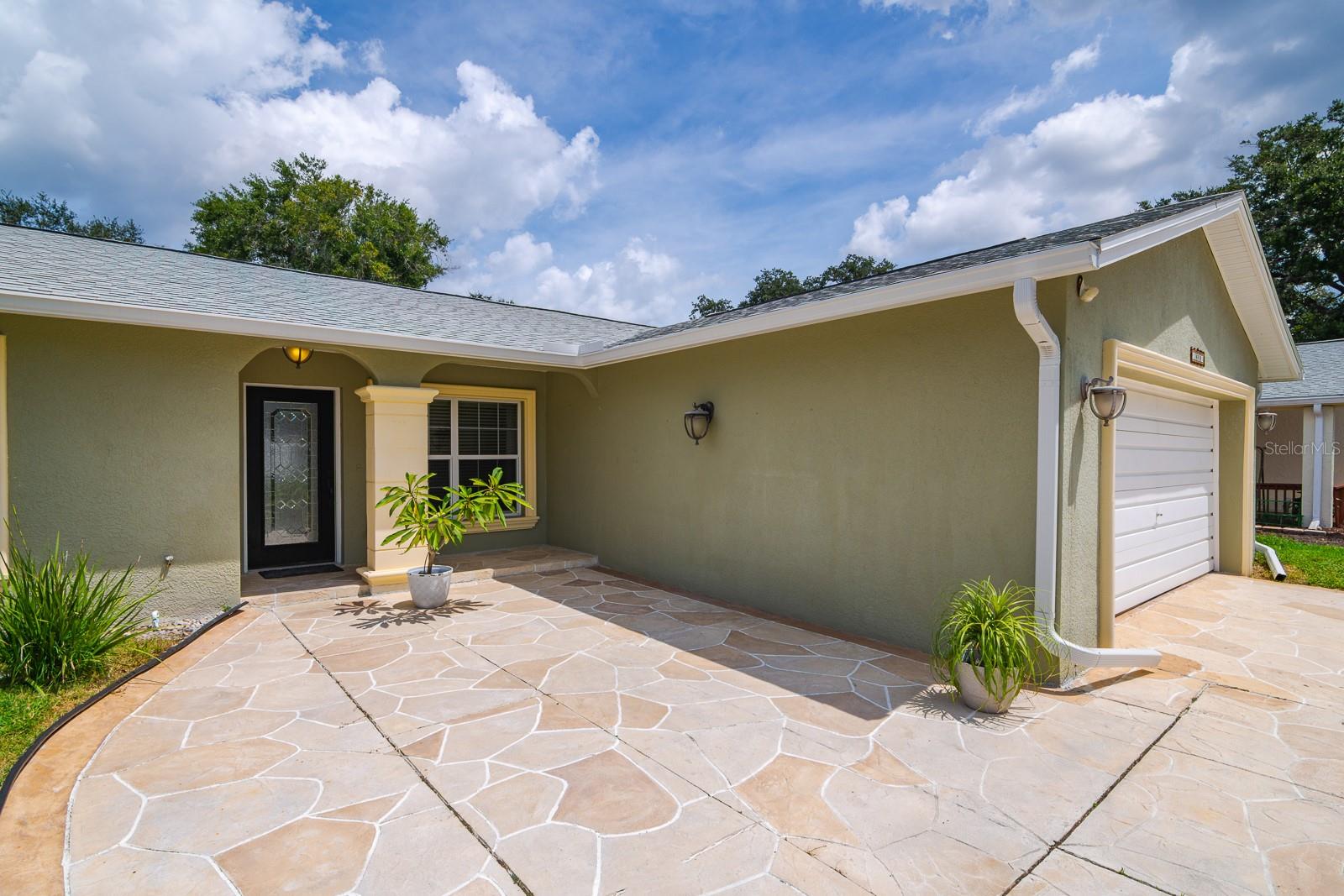 Image 7 of 46 For 14918 Old Pointe Road