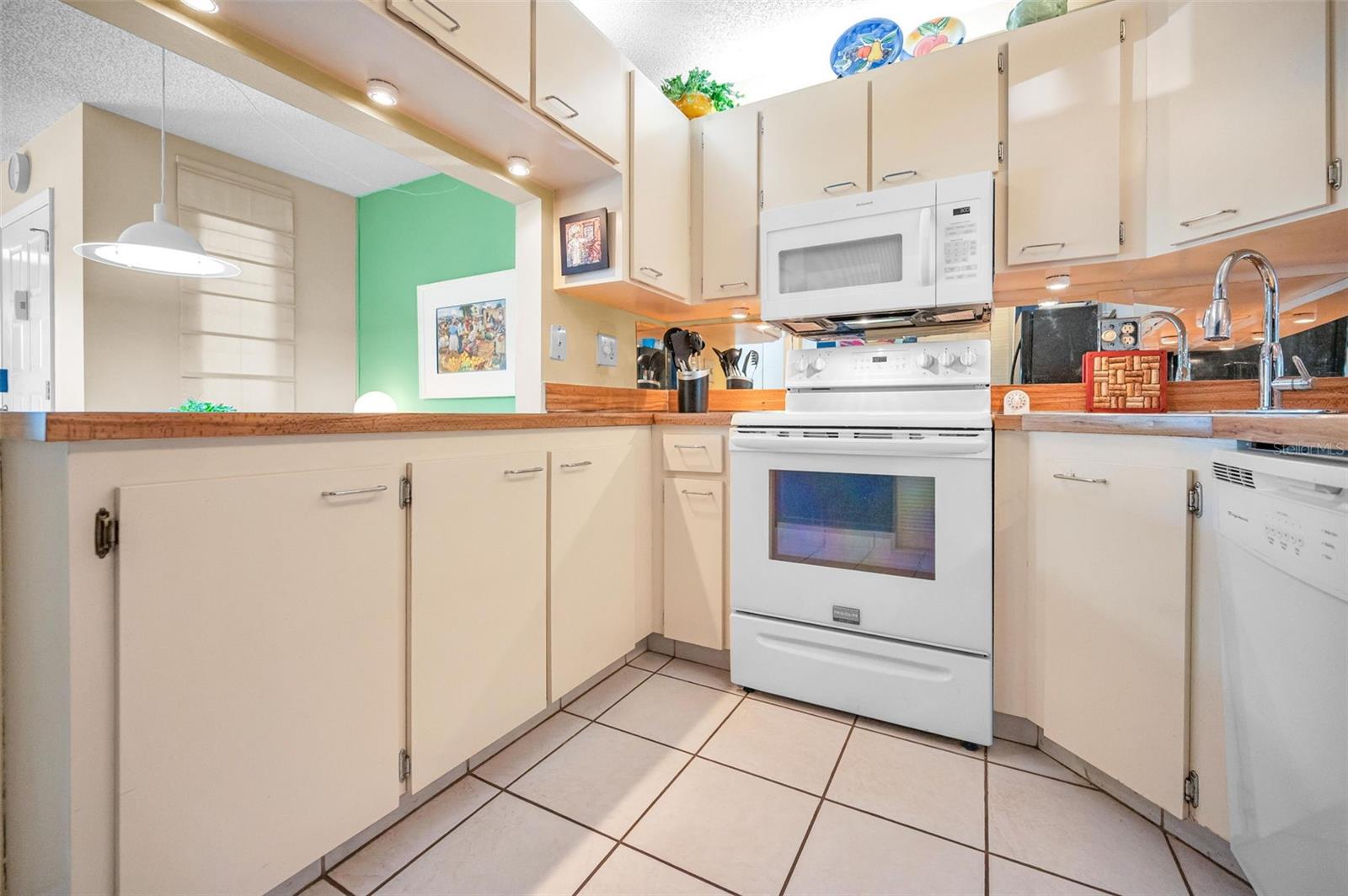Image 18 of 63 For 2642 Pine Ridge Way S D2