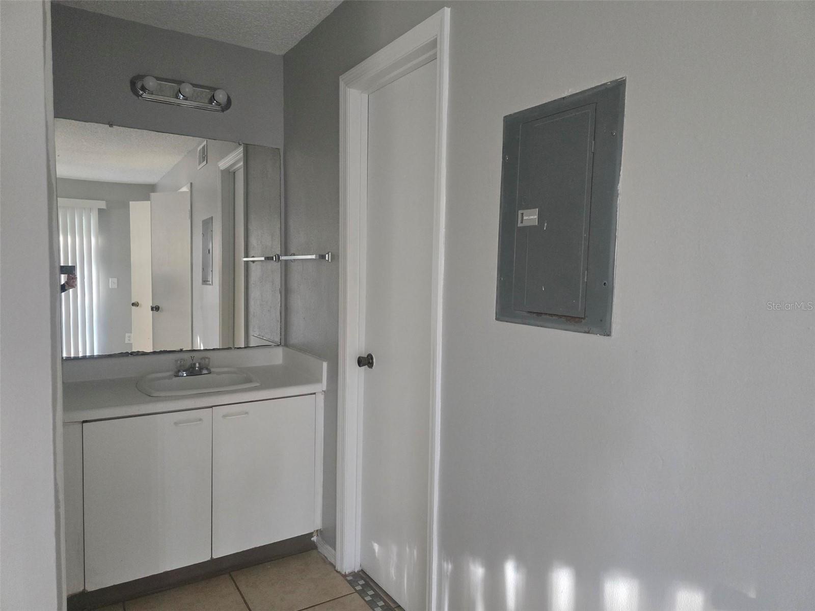 Image 11 of 15 For 10122 Winsford Oak Boulevard 406