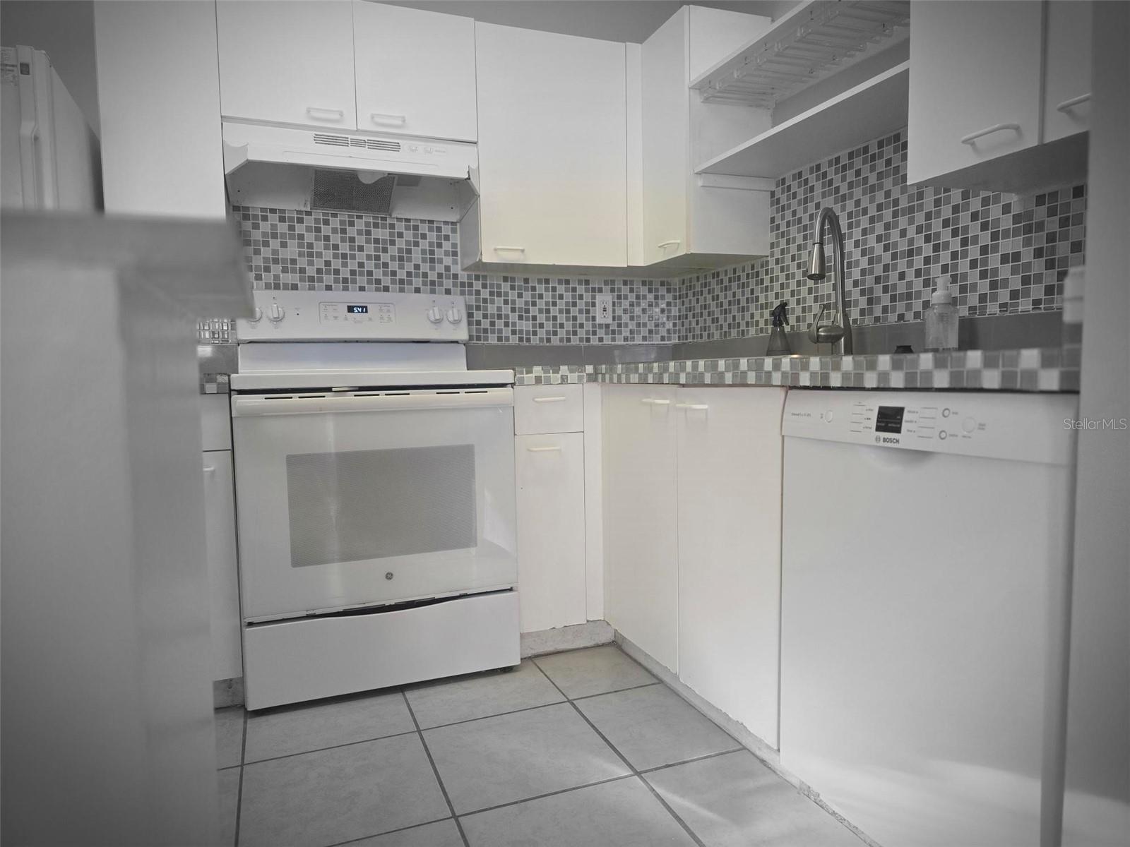 Image 4 of 15 For 10122 Winsford Oak Boulevard 406