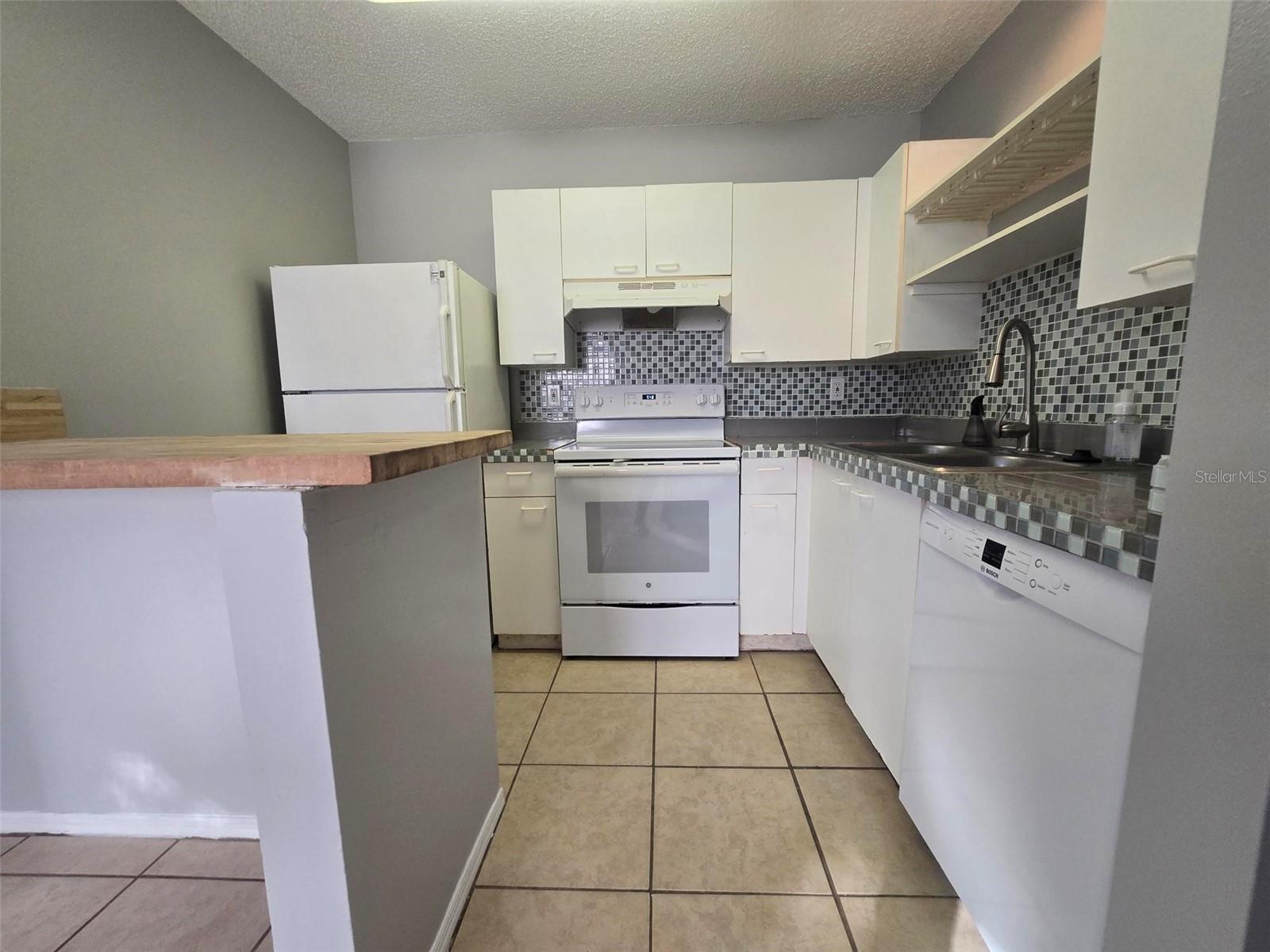 Image 6 of 15 For 10122 Winsford Oak Boulevard 406
