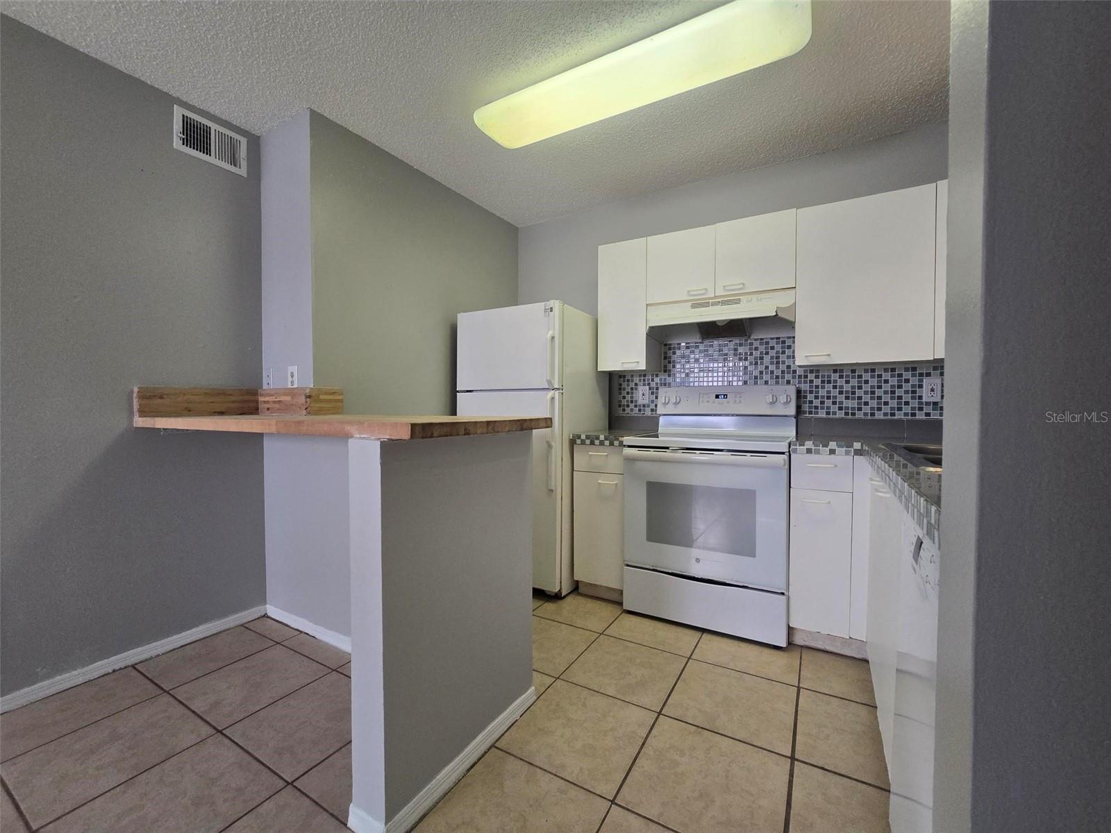 Image 7 of 15 For 10122 Winsford Oak Boulevard 406
