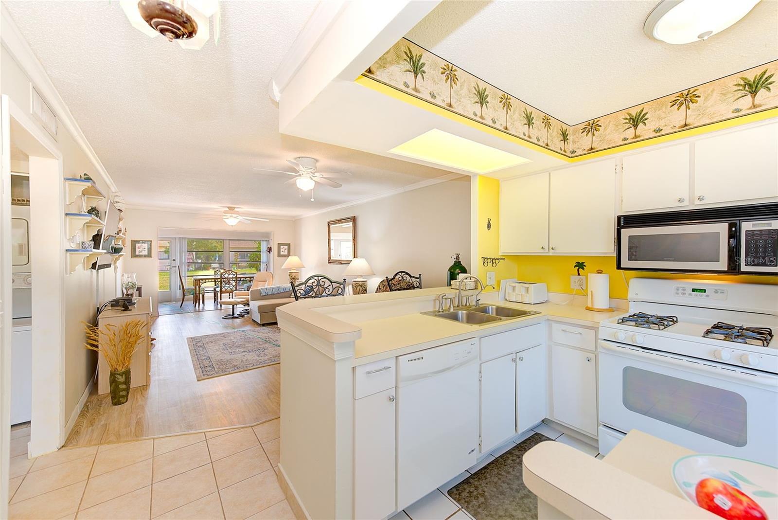 Image 4 of 34 For 1619 Mission Hills Boulevard