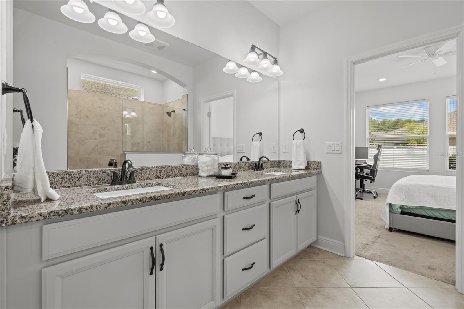 Image 16 of 48 For 15133 Caravan Avenue
