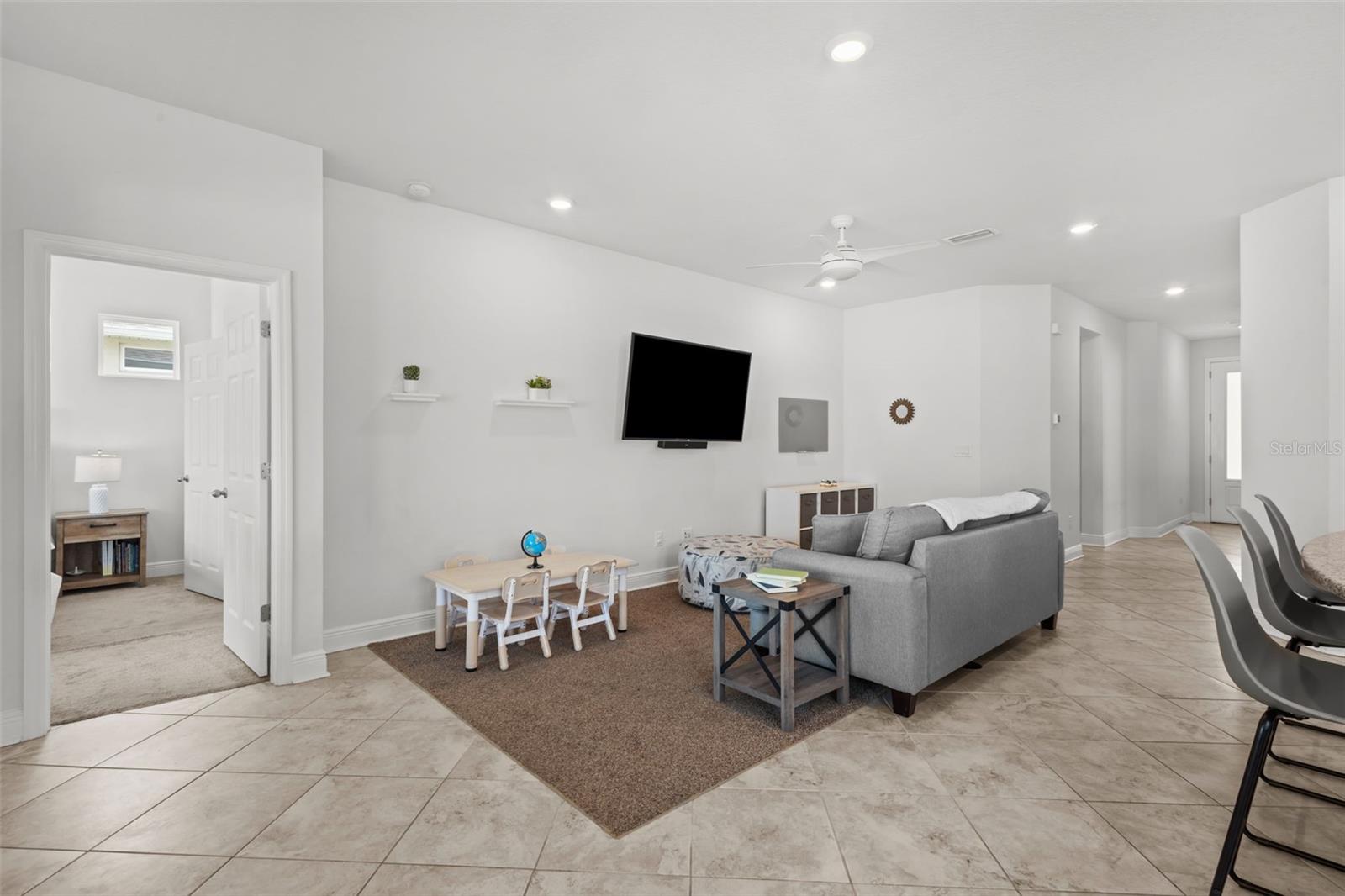 Image 7 of 48 For 15133 Caravan Avenue