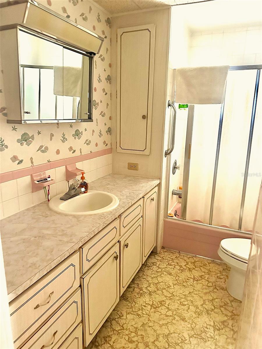 Listing photo id 8 for 2000 Bay Drive 116