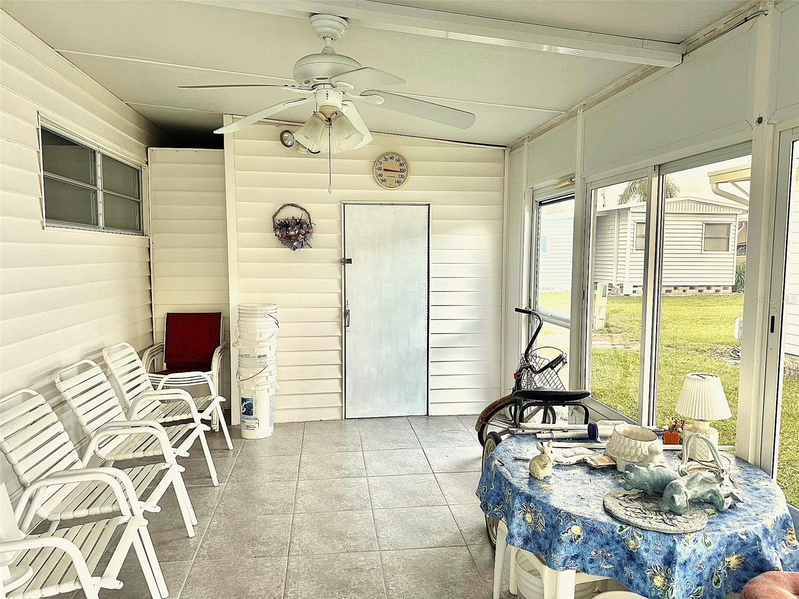 Listing photo id 12 for 2000 Bay Drive 116