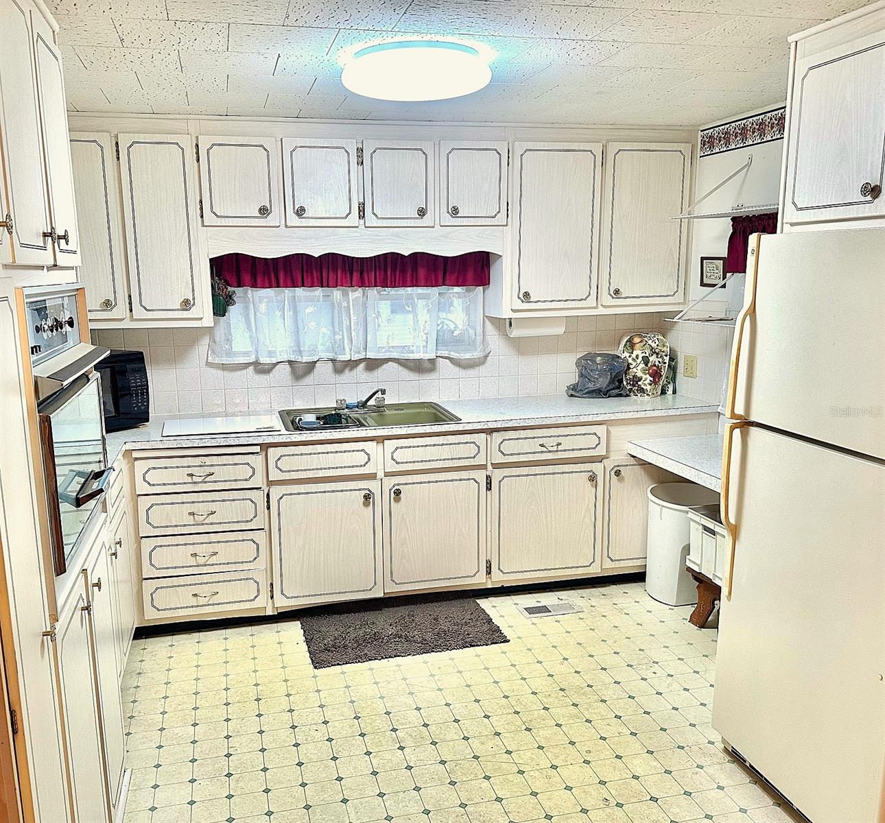 Listing photo id 2 for 2000 Bay Drive 116