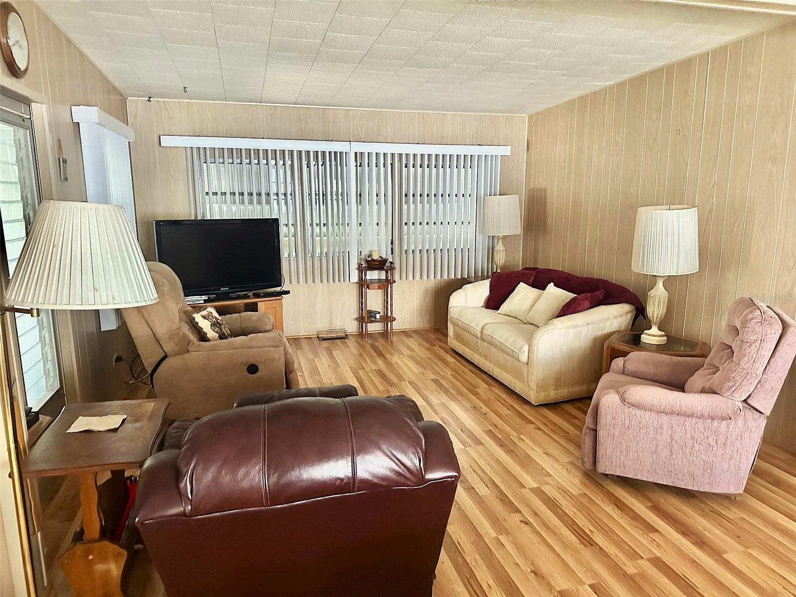 Listing photo id 4 for 2000 Bay Drive 116