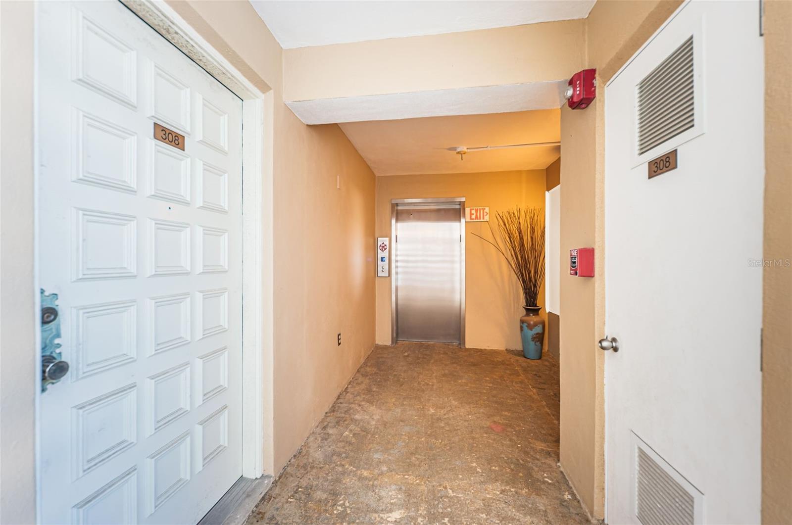 Image 15 of 90 For 700 Beach Drive Ne 308