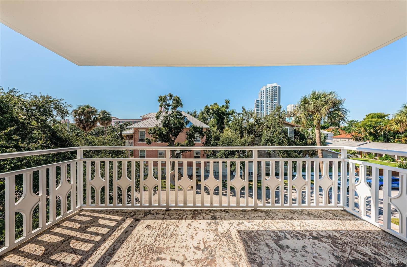 Image 24 of 90 For 700 Beach Drive Ne 308