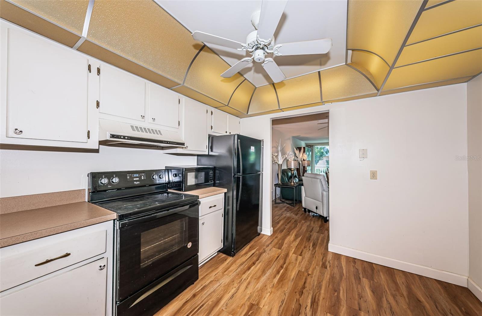 Image 30 of 90 For 700 Beach Drive Ne 308