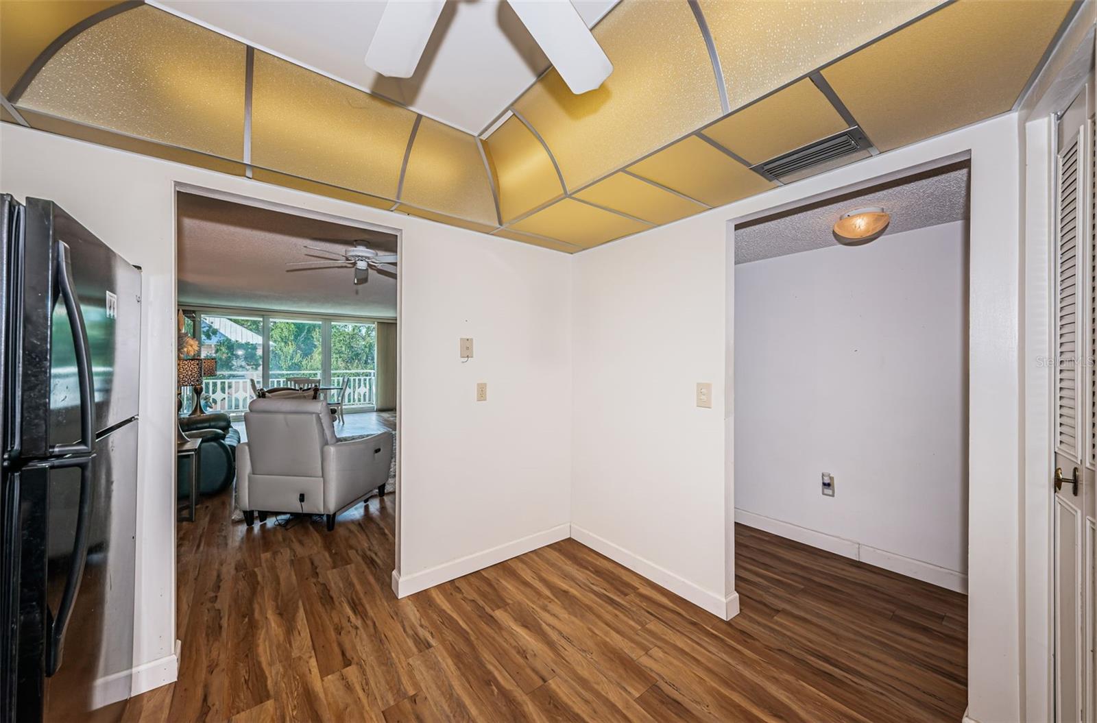 Image 31 of 90 For 700 Beach Drive Ne 308