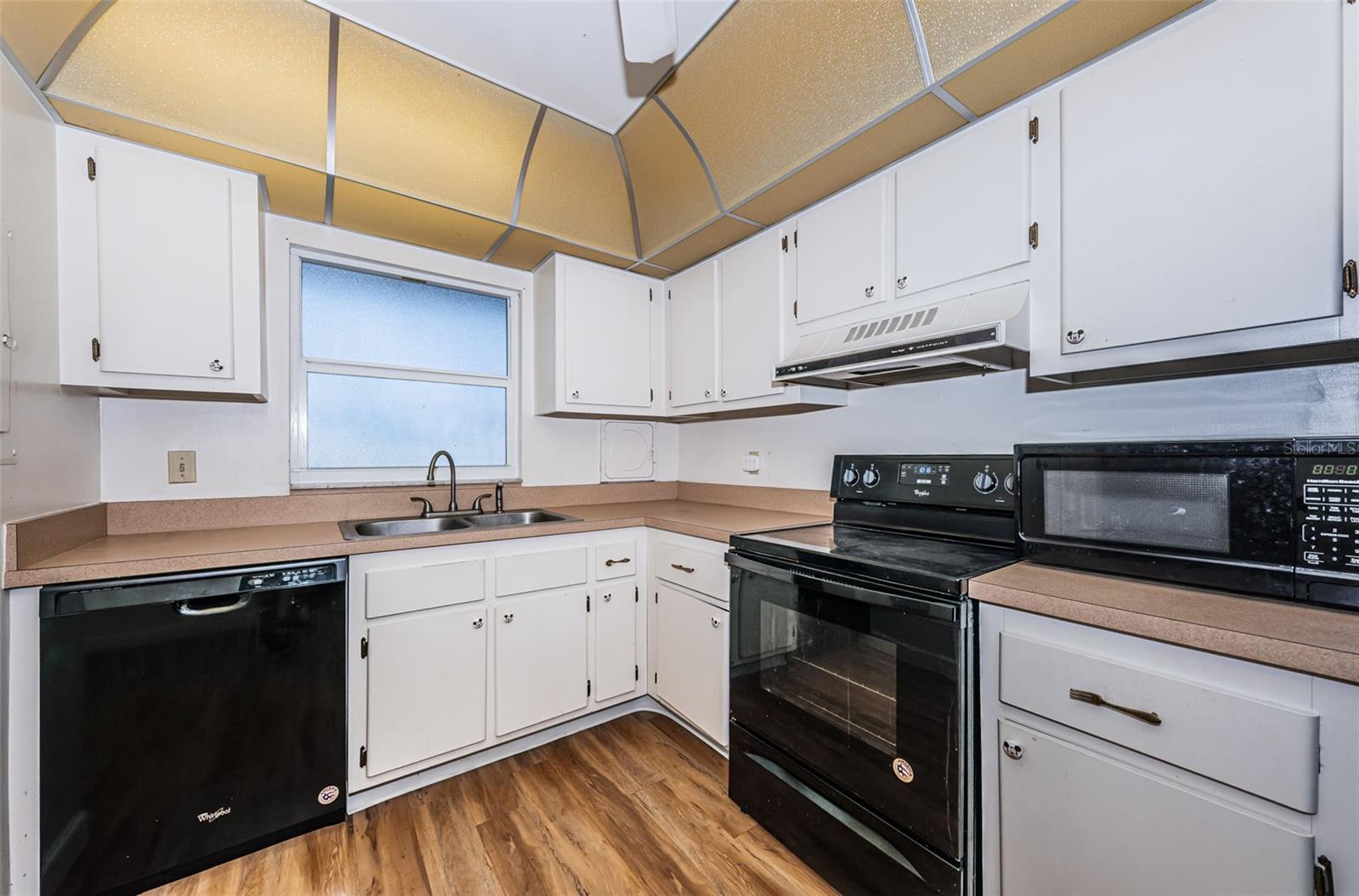Image 32 of 90 For 700 Beach Drive Ne 308