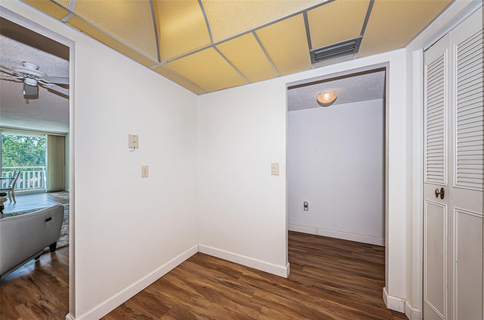 Image 33 of 90 For 700 Beach Drive Ne 308