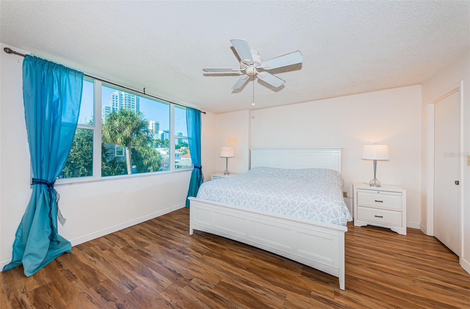 Image 34 of 90 For 700 Beach Drive Ne 308