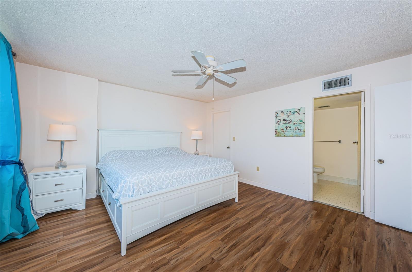 Image 35 of 90 For 700 Beach Drive Ne 308