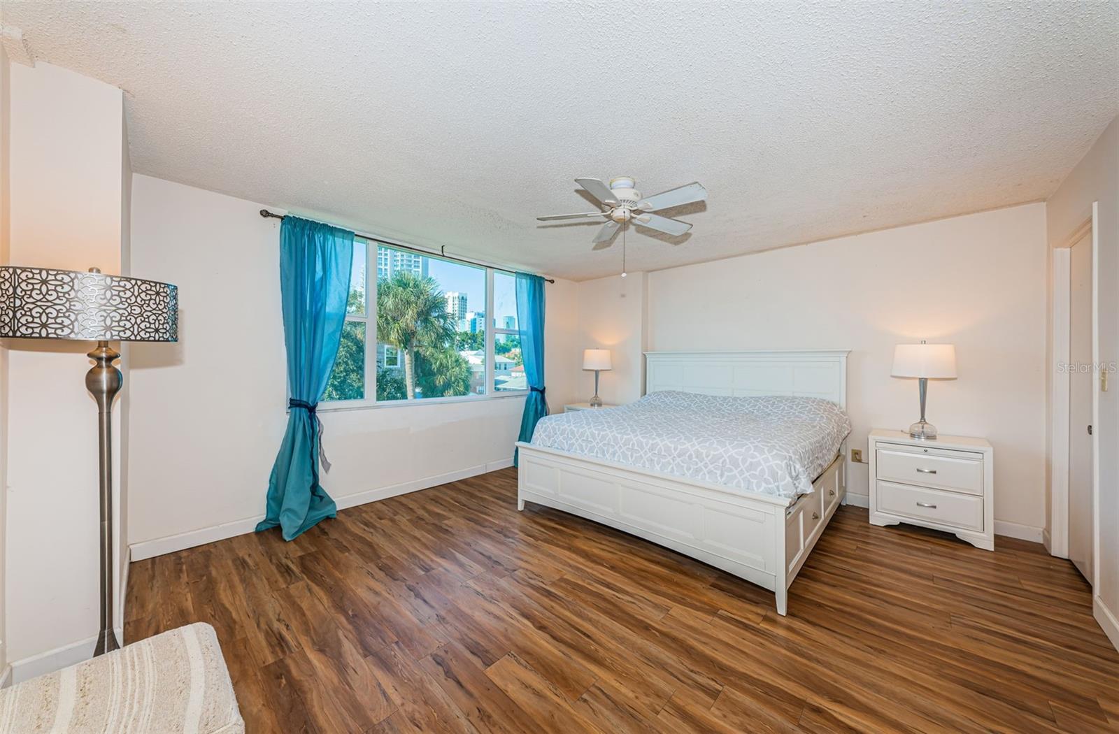 Image 37 of 90 For 700 Beach Drive Ne 308