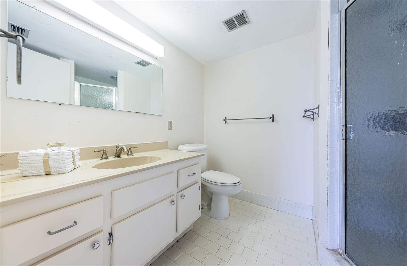 Image 38 of 90 For 700 Beach Drive Ne 308
