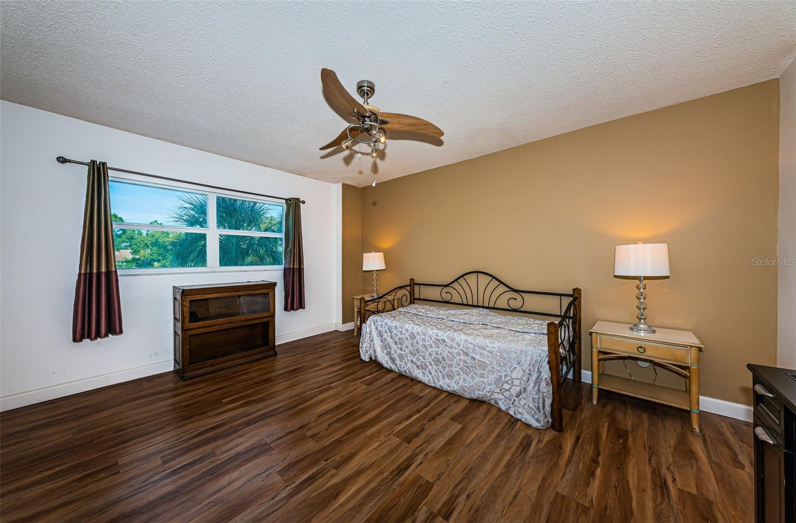 Image 40 of 90 For 700 Beach Drive Ne 308