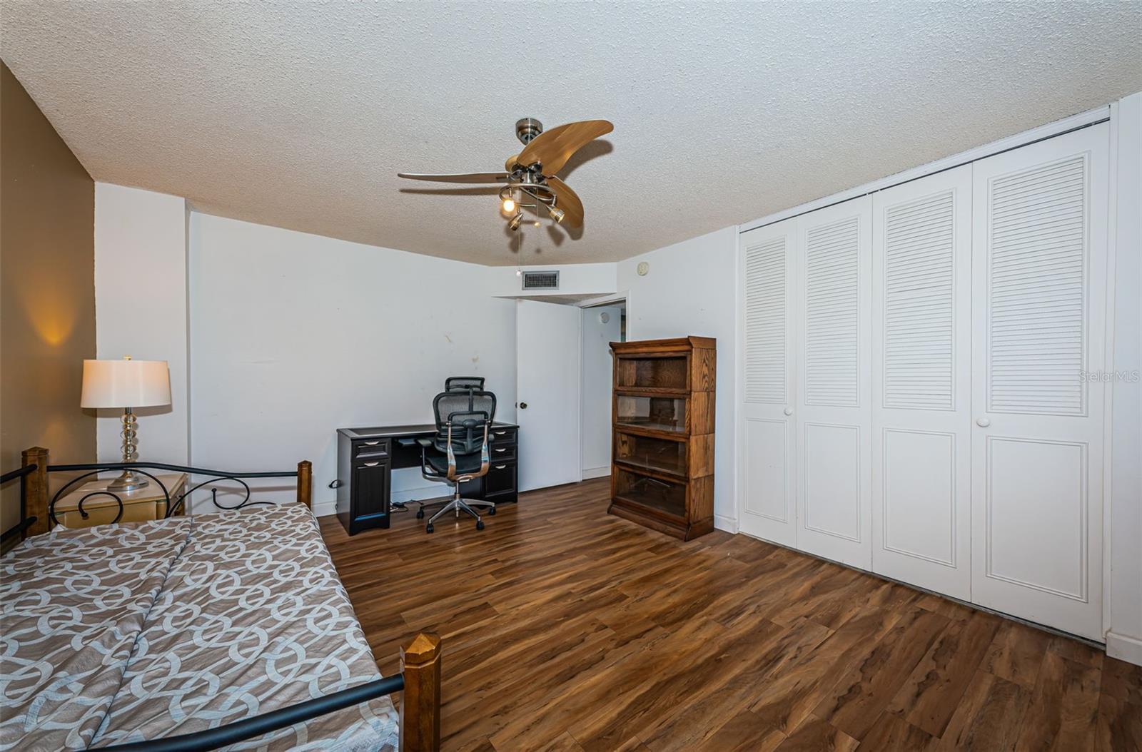 Image 42 of 90 For 700 Beach Drive Ne 308