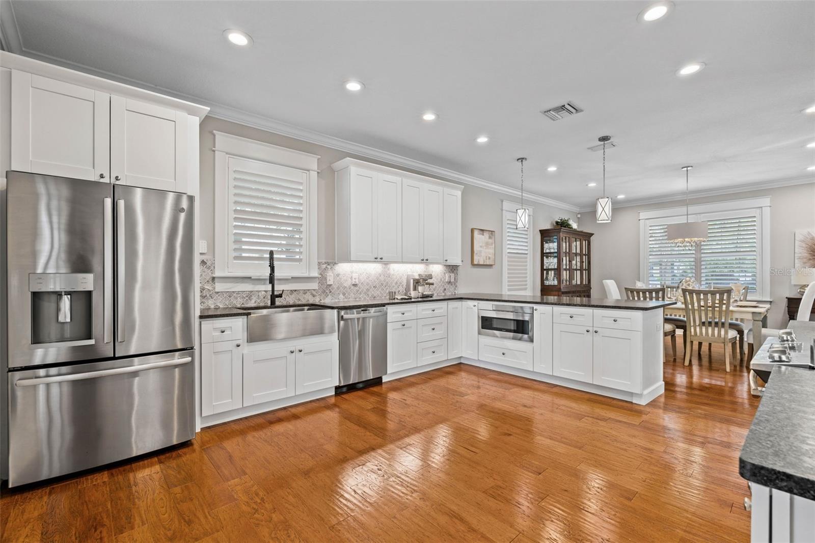Image 11 of 51 For 909 Woodlawn Avenue